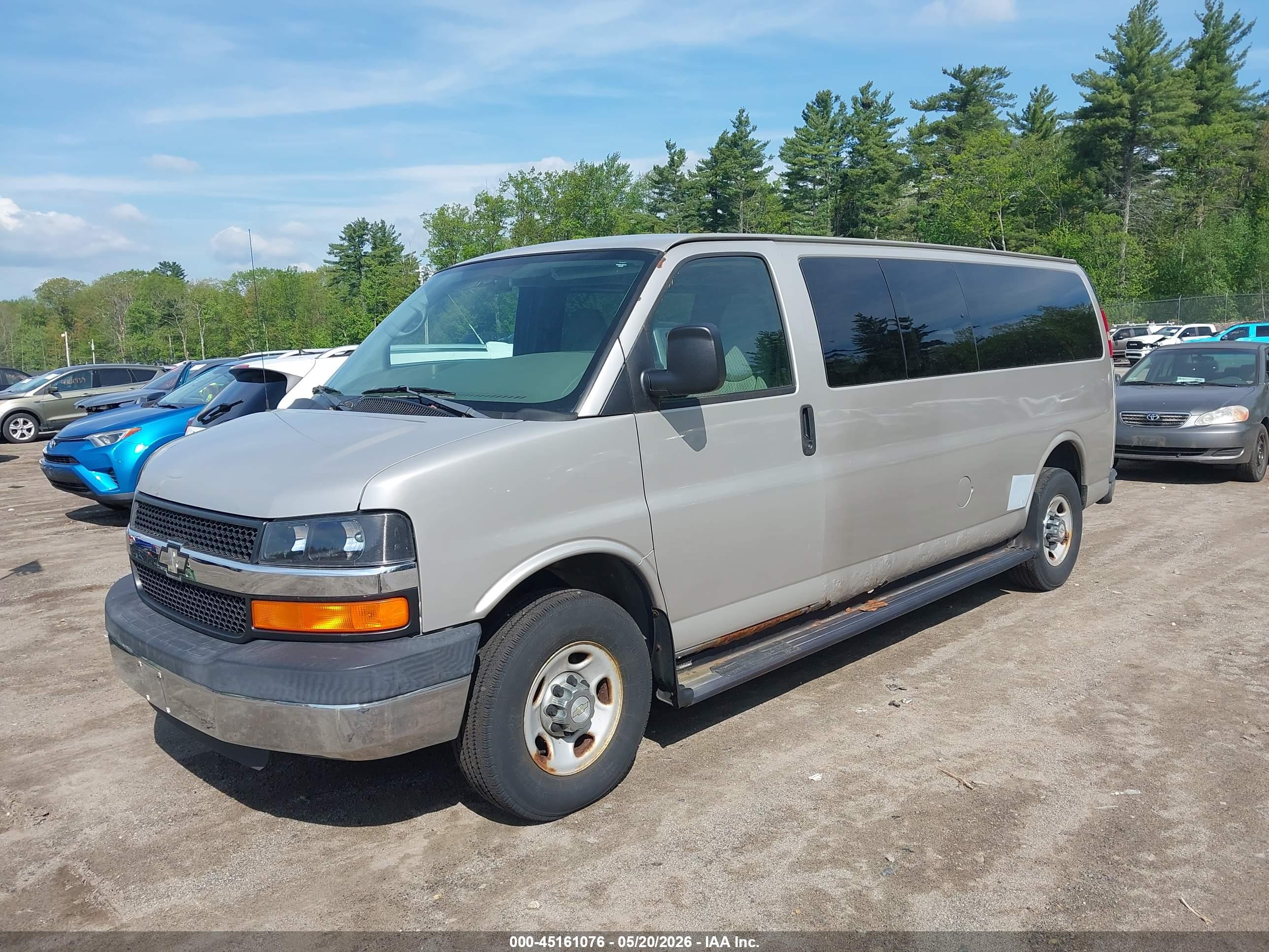CHEVROLET EXPRESS image 2