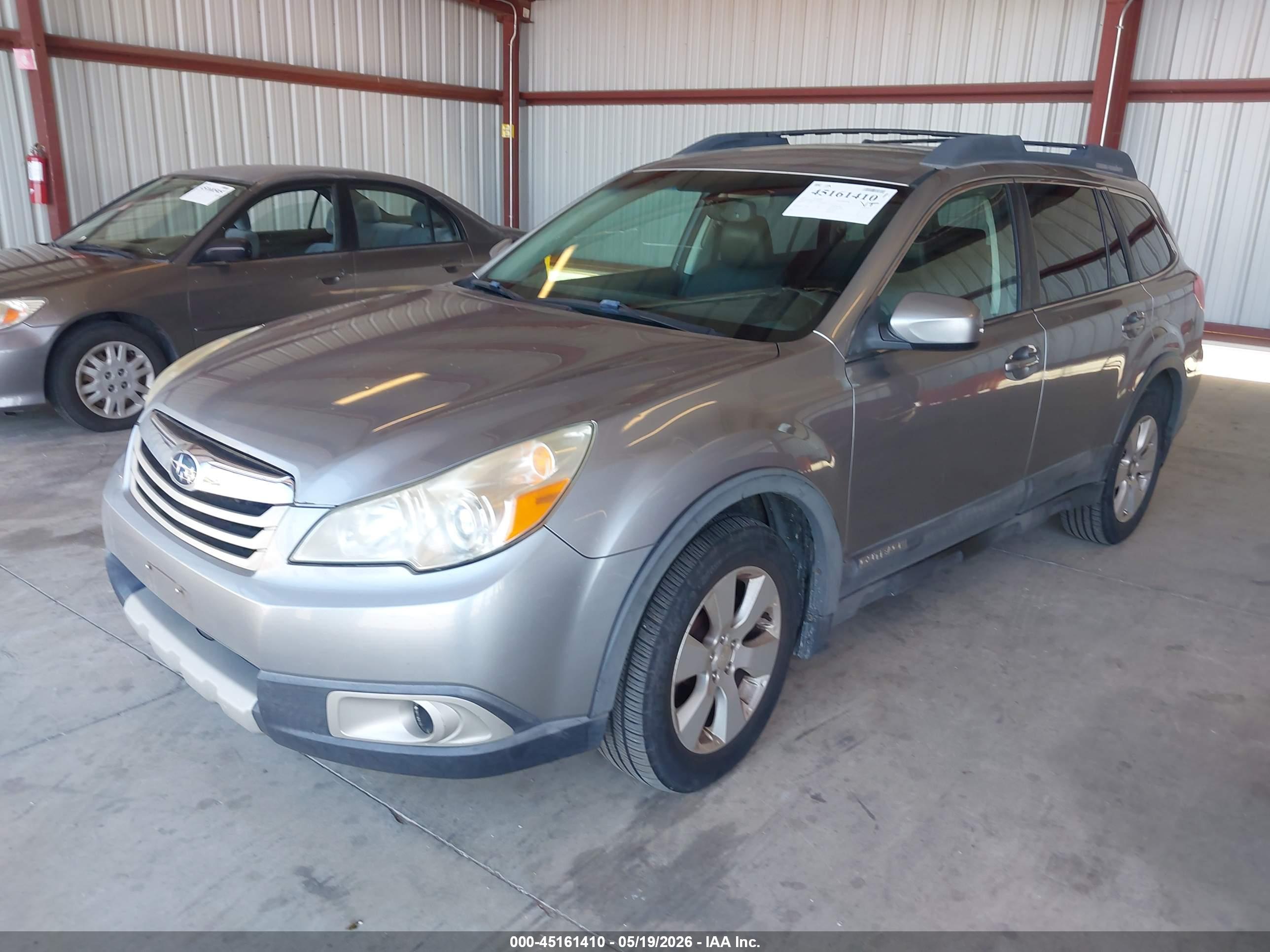 SUBARU OUTBACK image 2