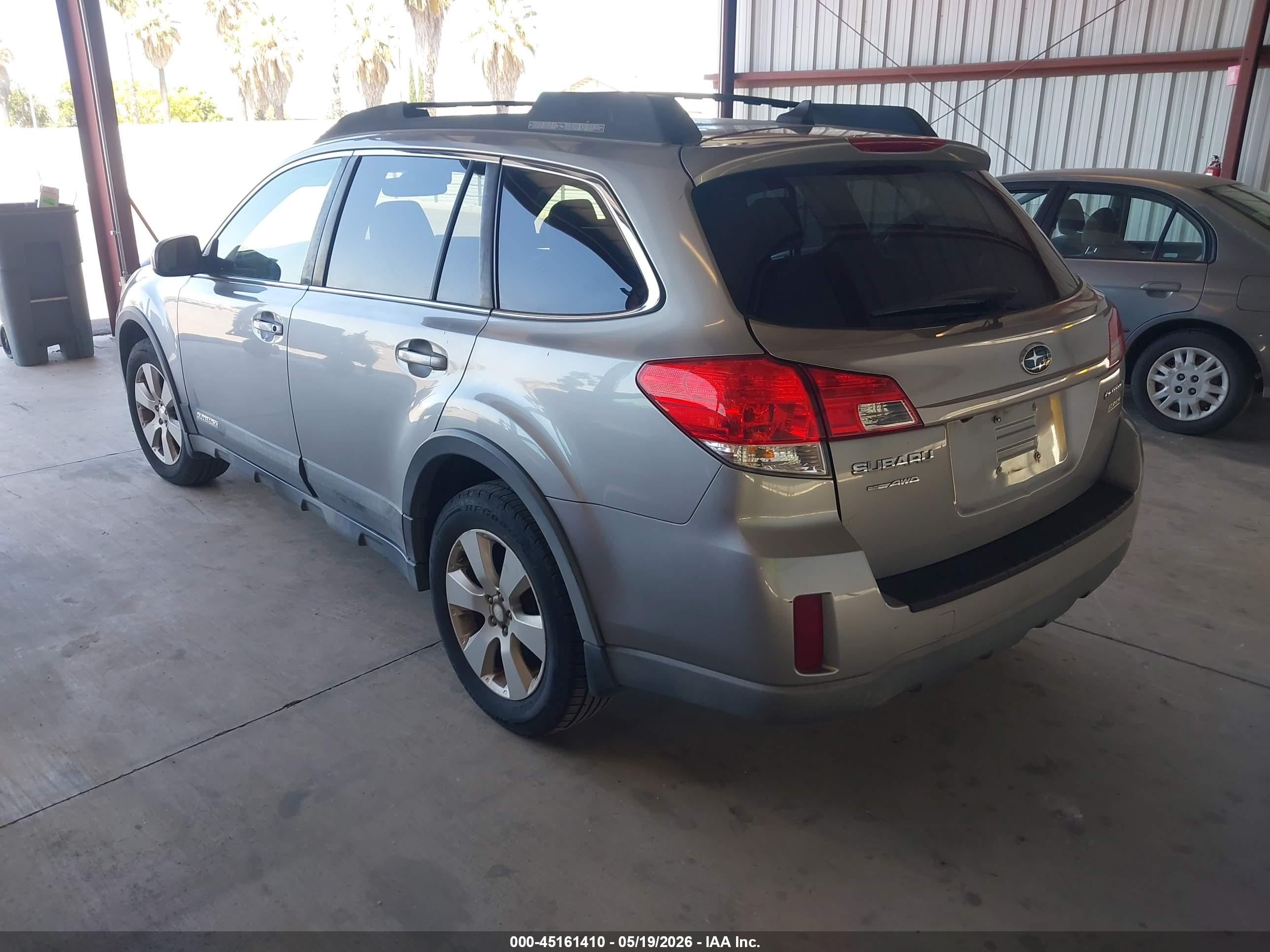 SUBARU OUTBACK image 3