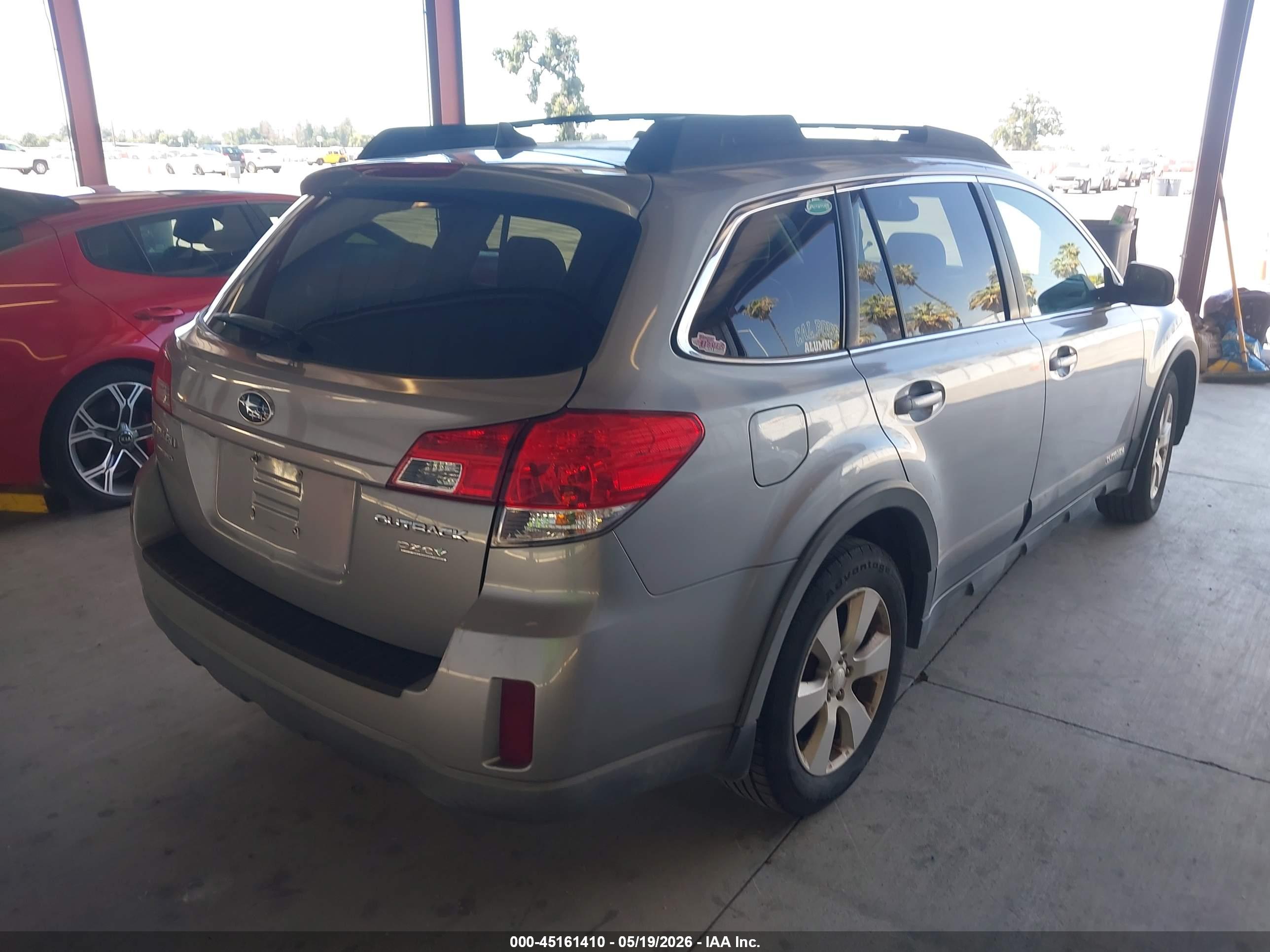 SUBARU OUTBACK image 4