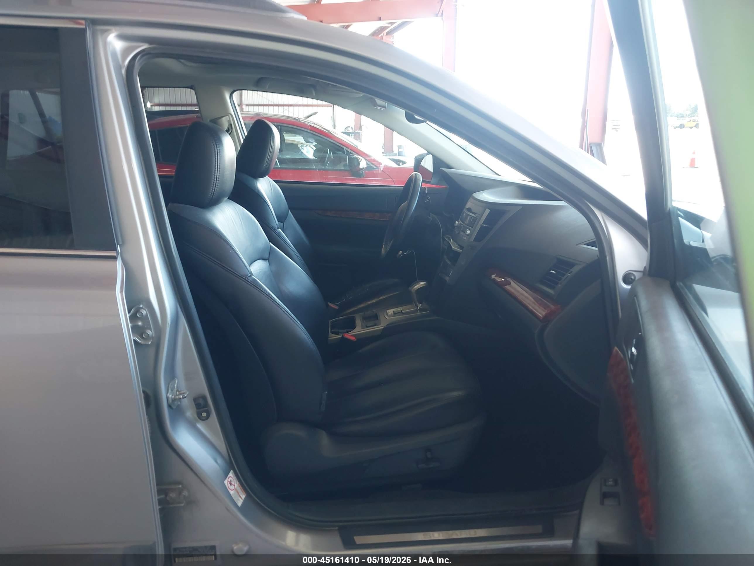 SUBARU OUTBACK image 5