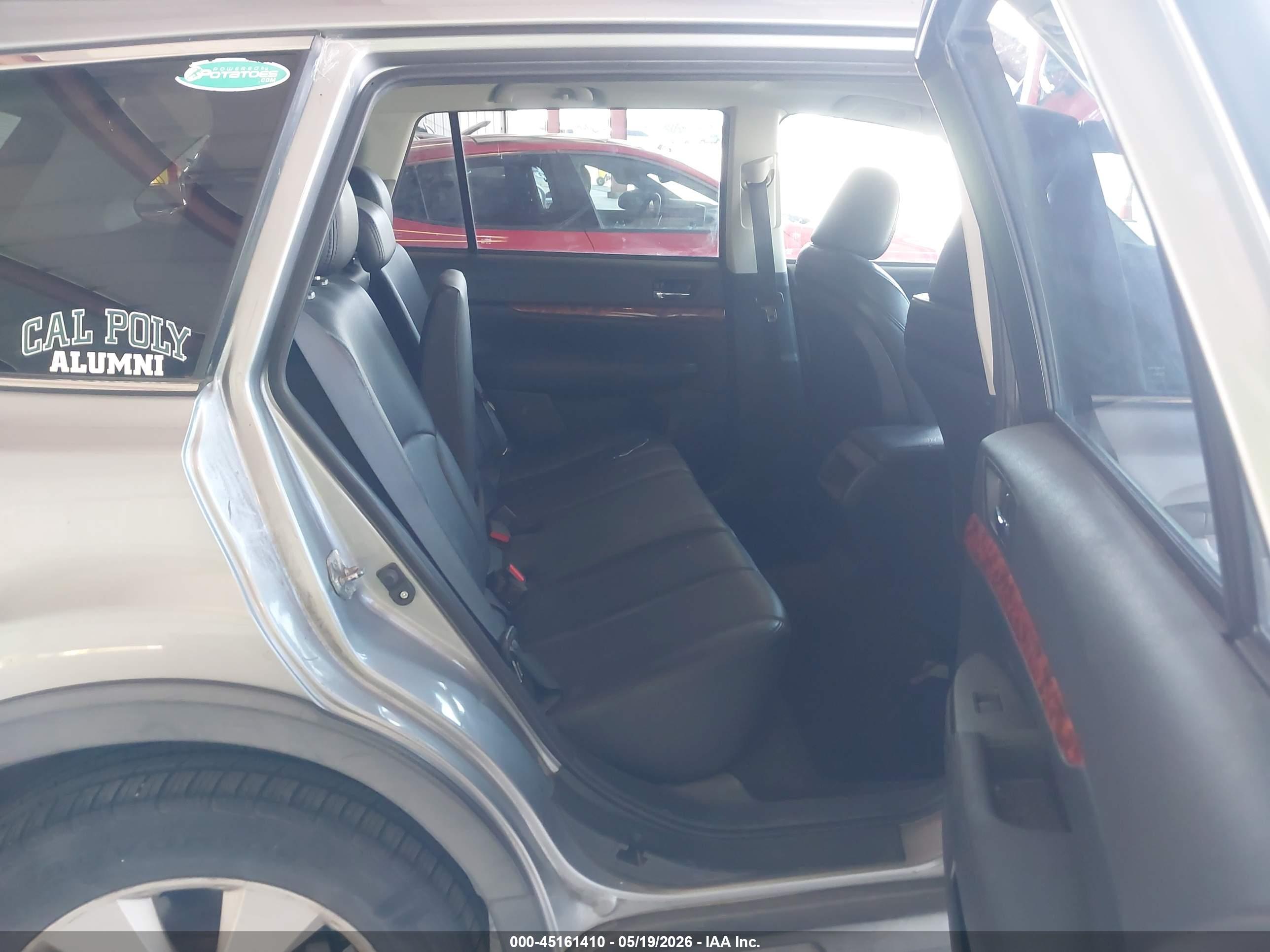 SUBARU OUTBACK image 8