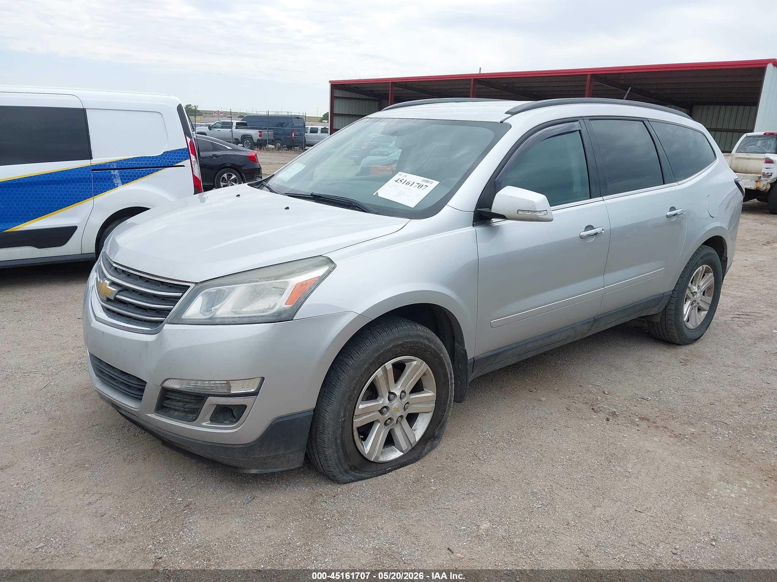 CHEVROLET TRAVERSE image 2