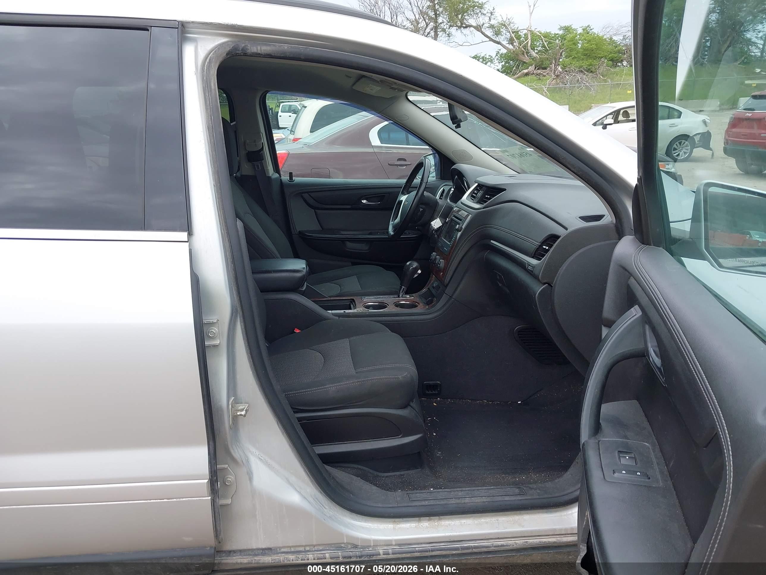 CHEVROLET TRAVERSE image 5