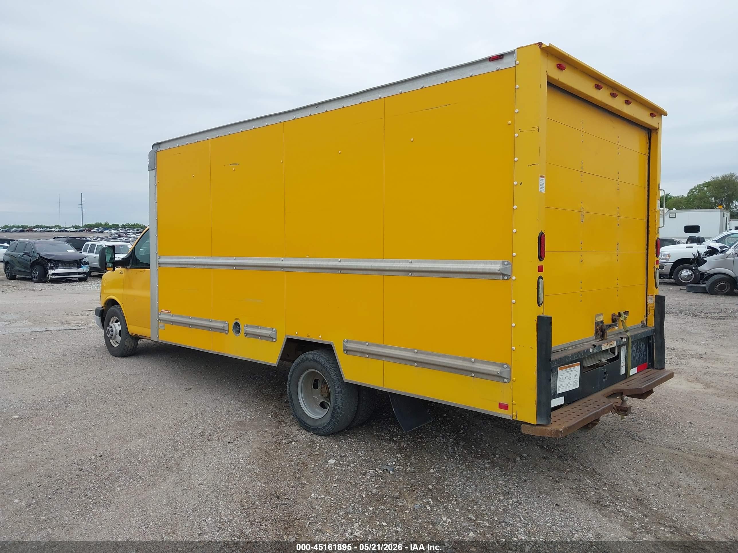 GMC SAVANA image 3