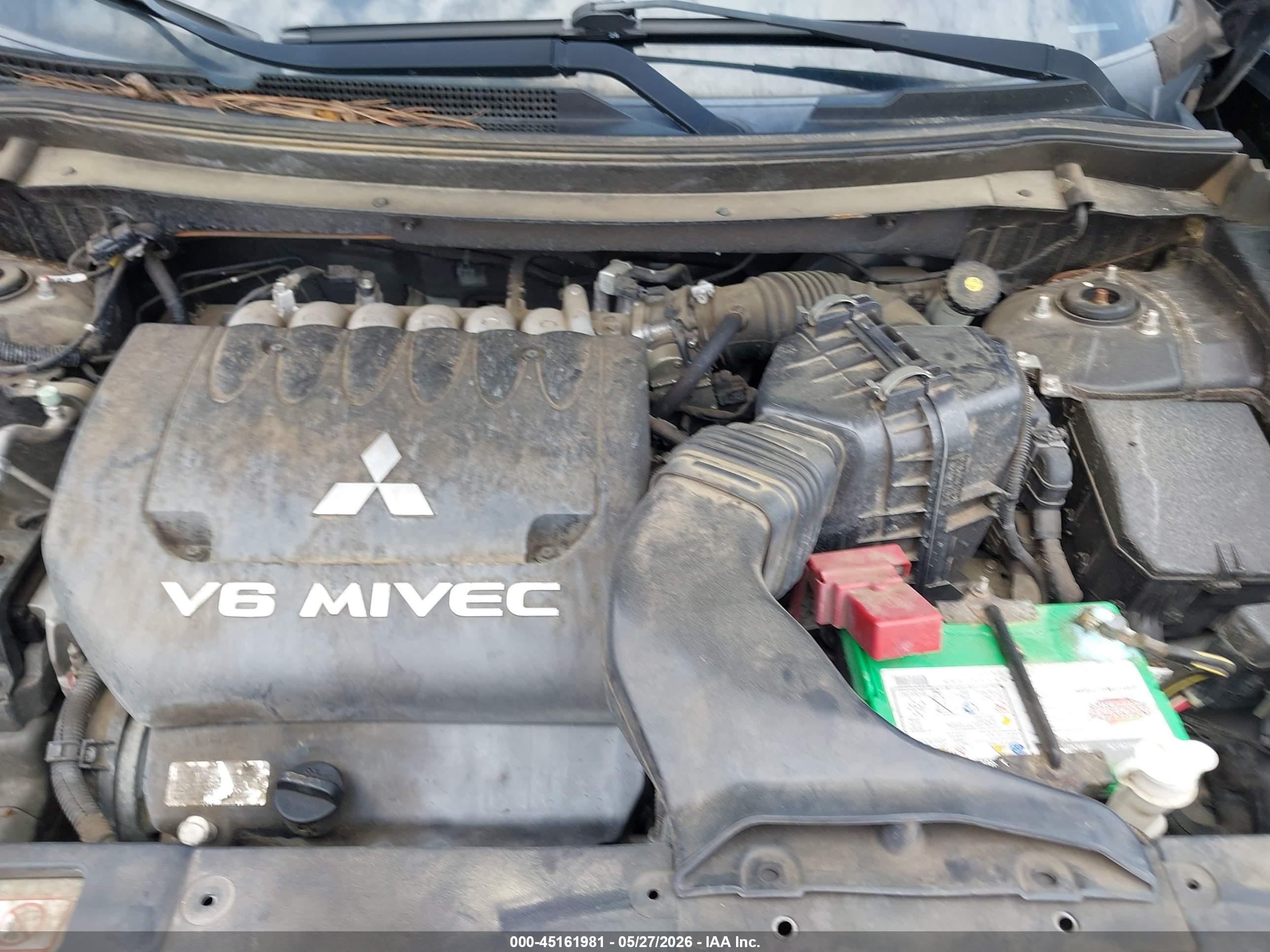 MITSUBISHI OUTLANDER image 10
