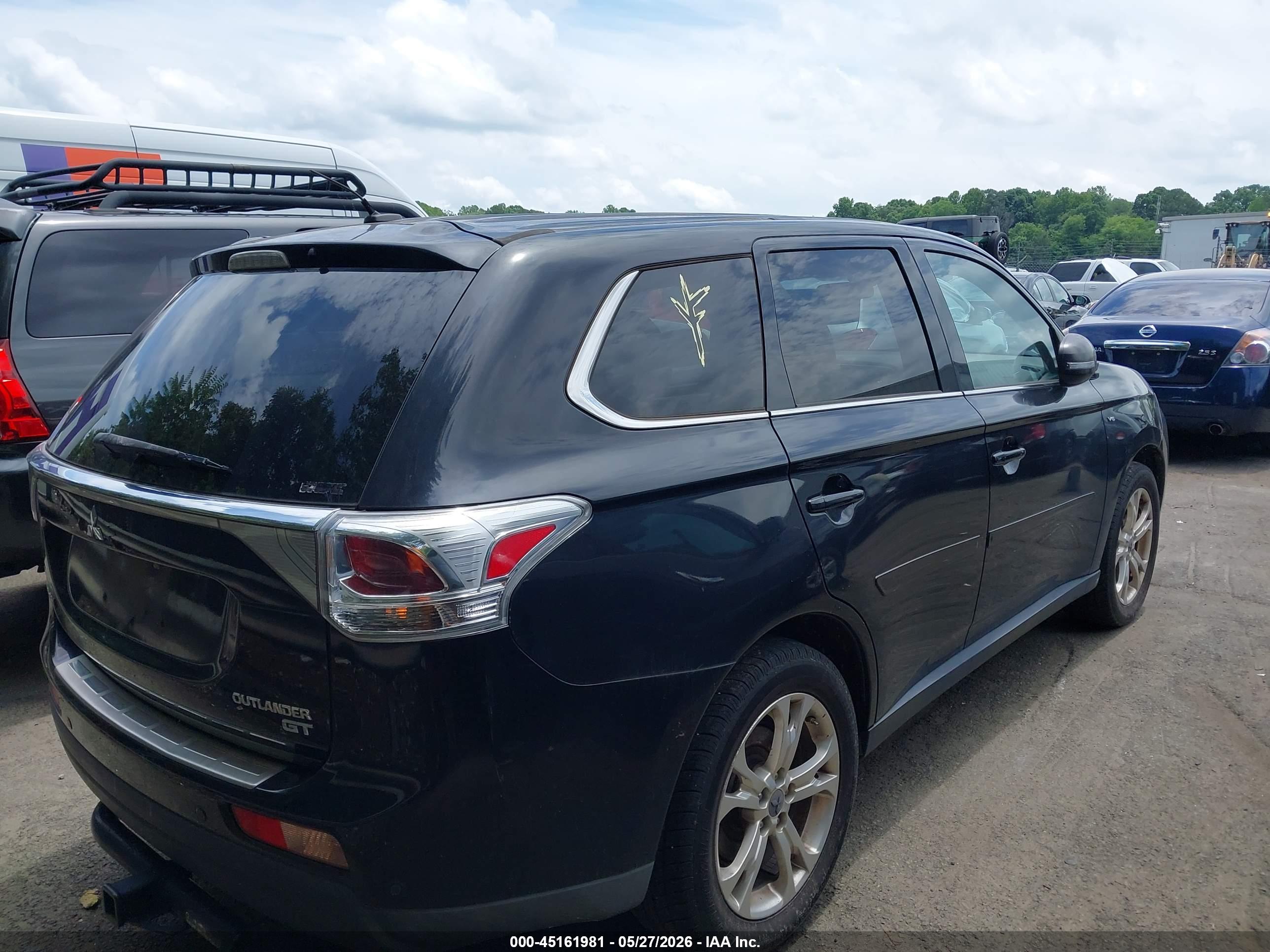 MITSUBISHI OUTLANDER image 4