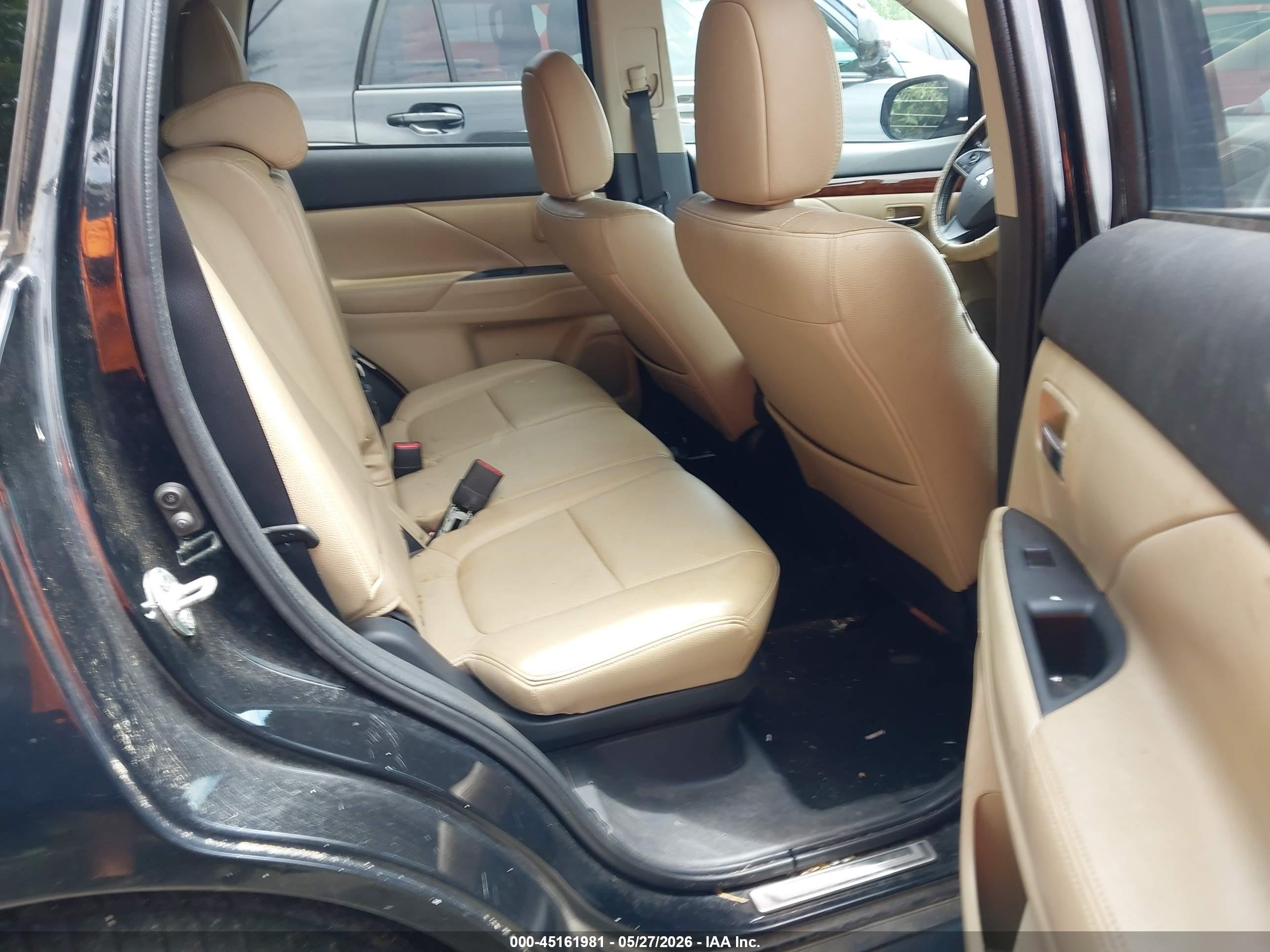 MITSUBISHI OUTLANDER image 8