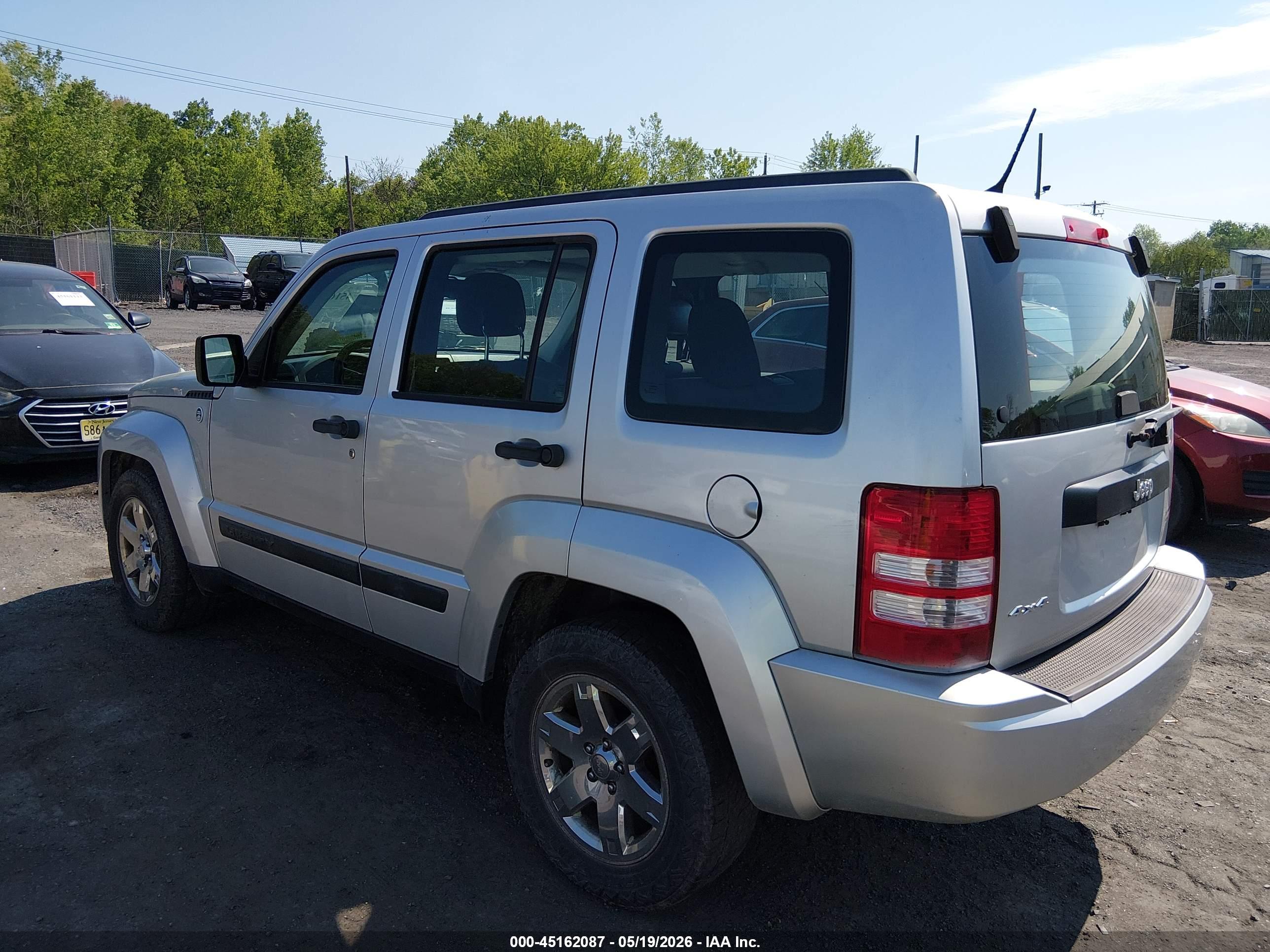 JEEP LIBERTY image 3