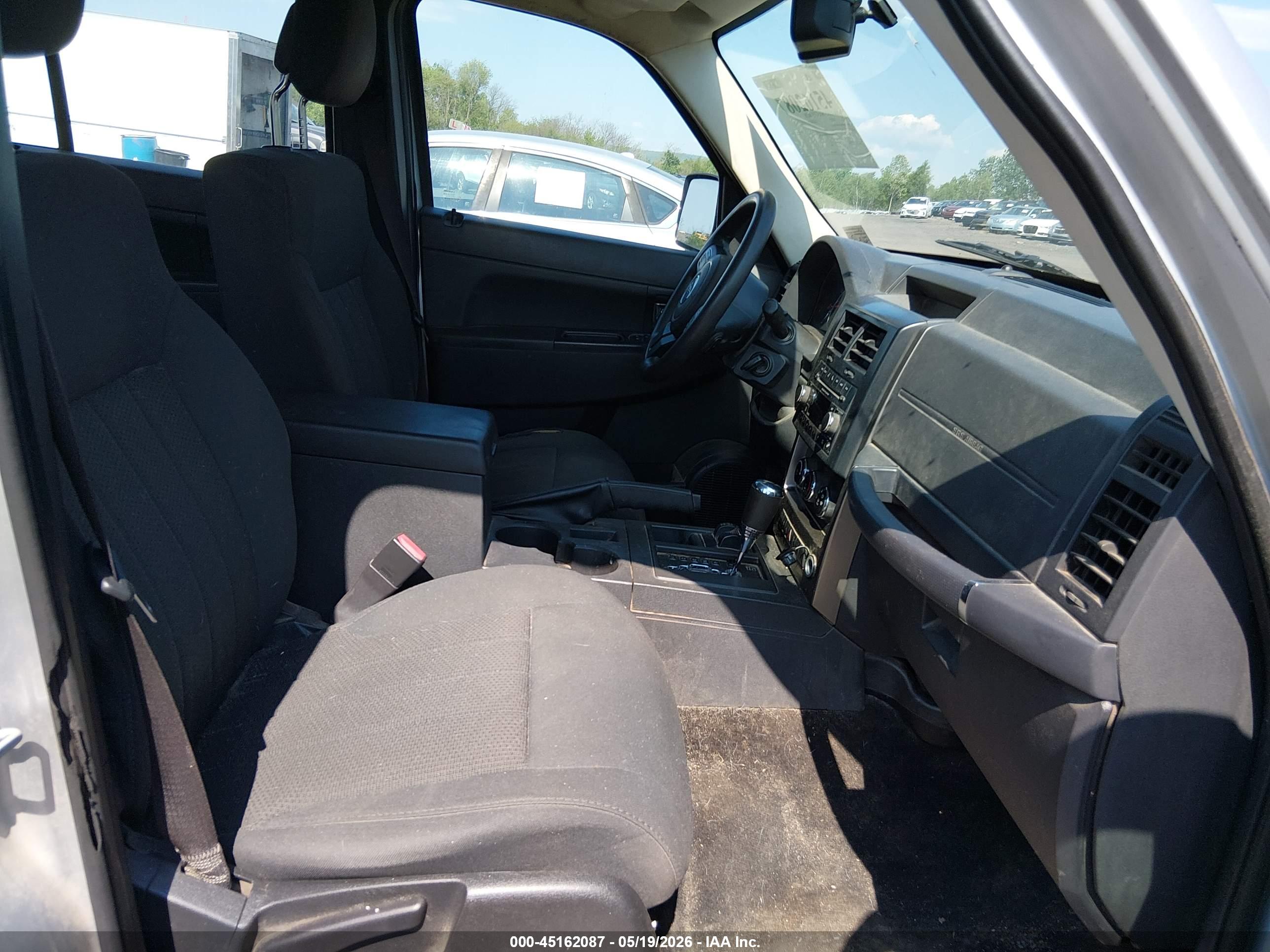 JEEP LIBERTY image 5