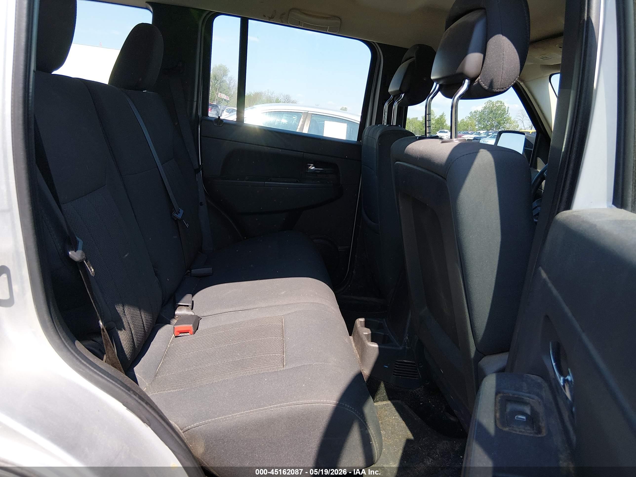 JEEP LIBERTY image 8