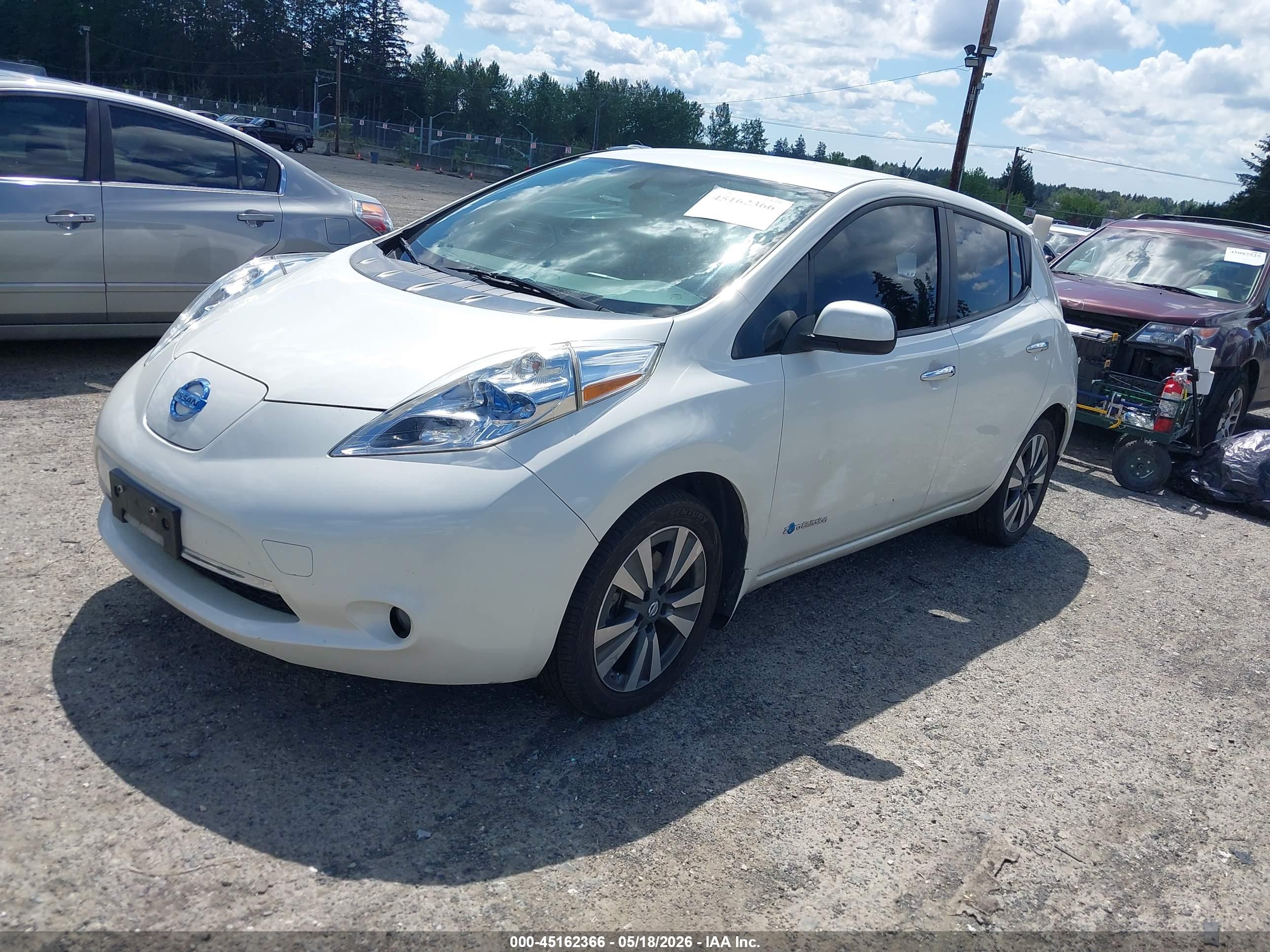 NISSAN LEAF image 2
