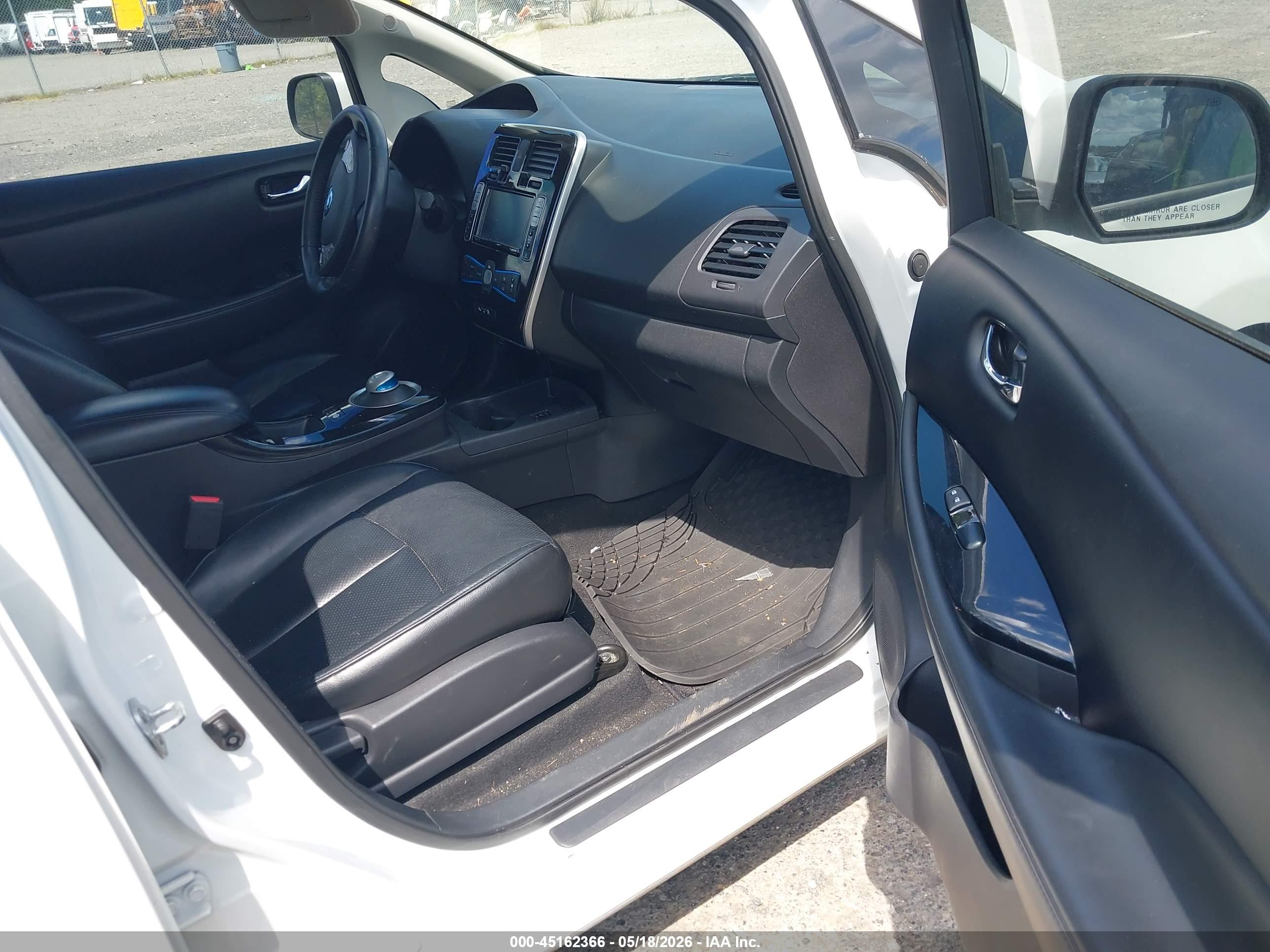NISSAN LEAF image 5
