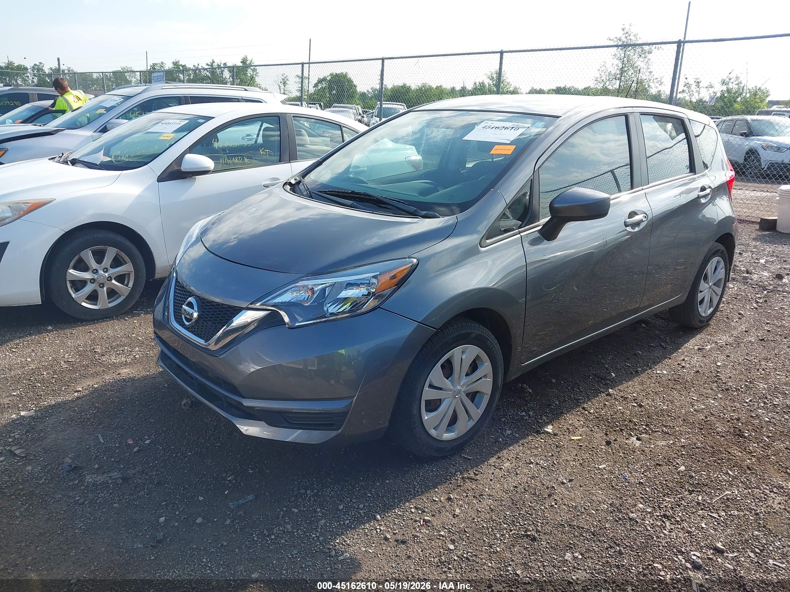 NISSAN VERSA image 2