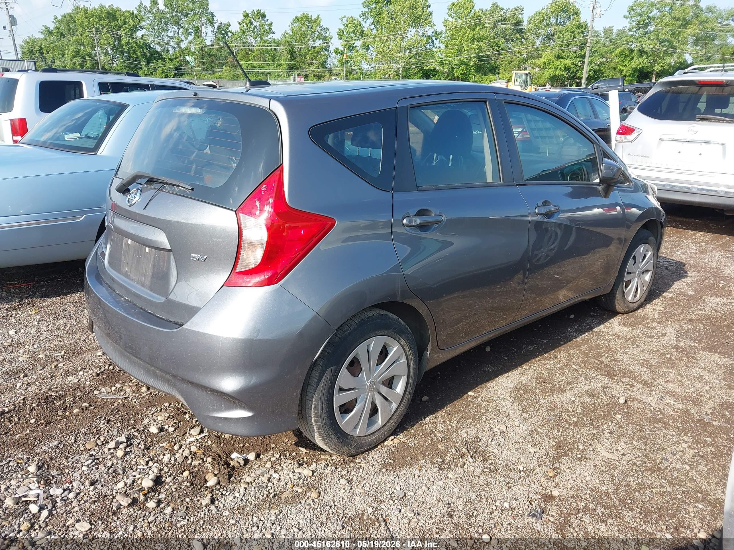 NISSAN VERSA image 4
