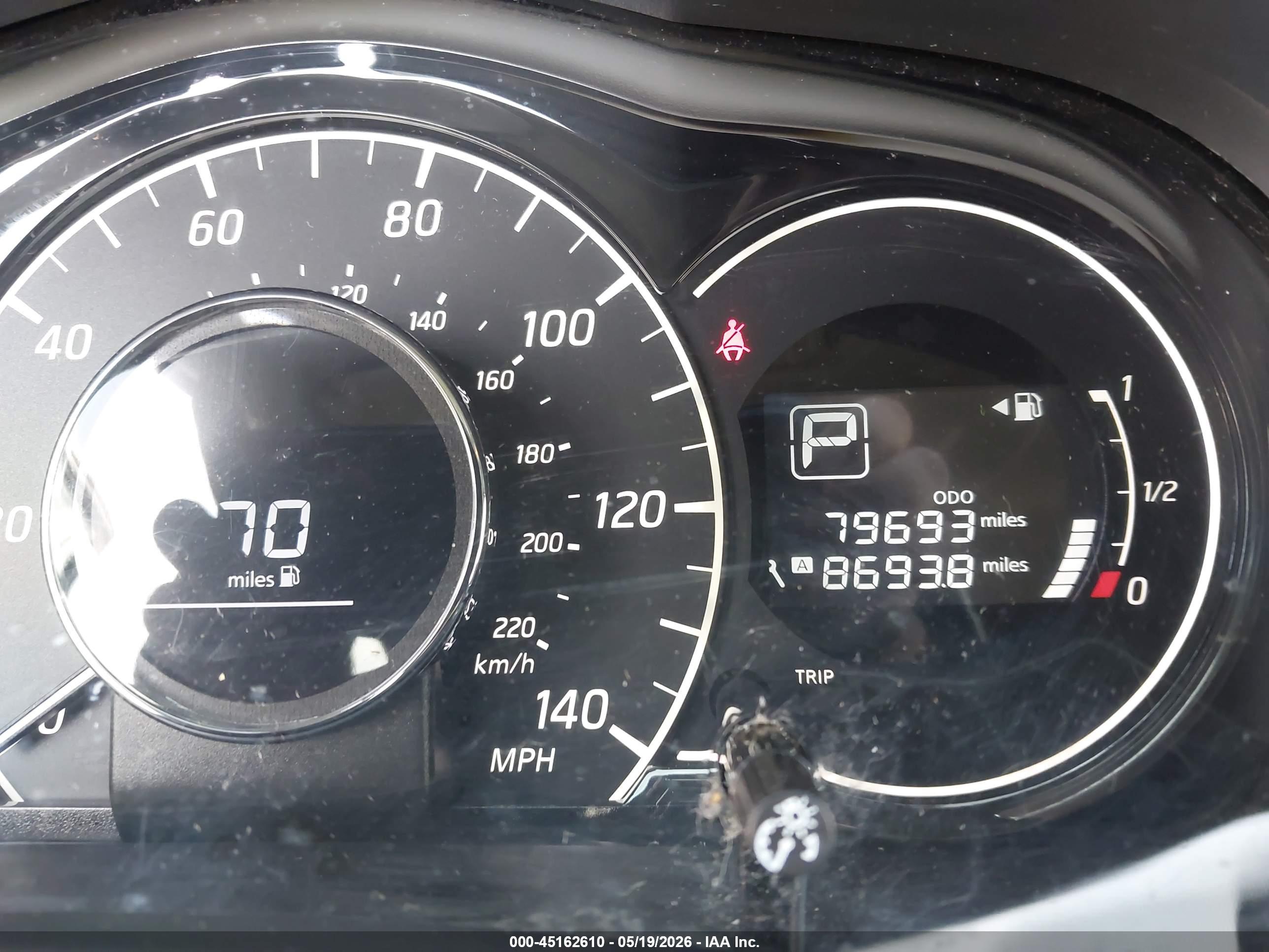 NISSAN VERSA image 7