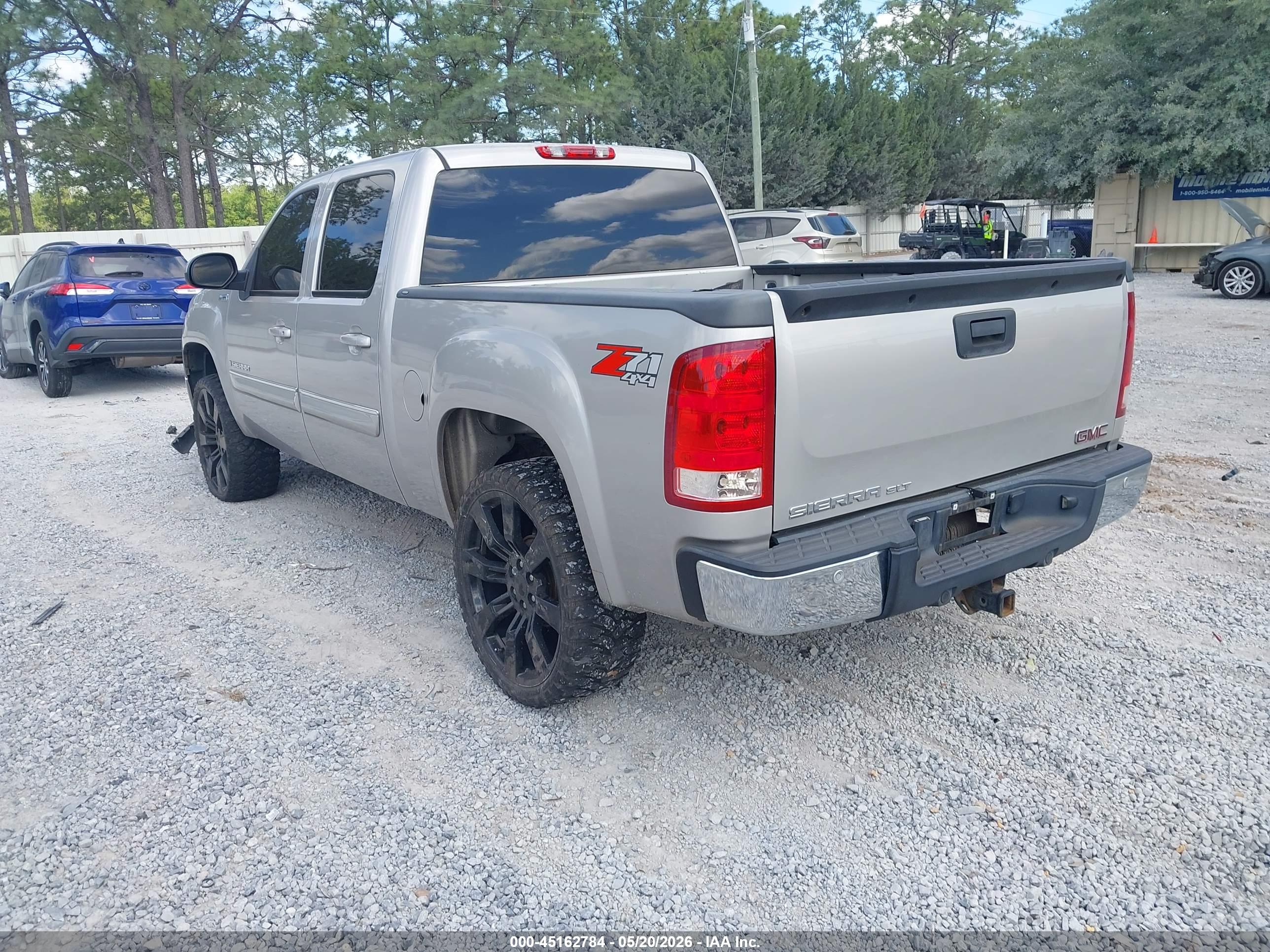 GMC SIERRA image 3