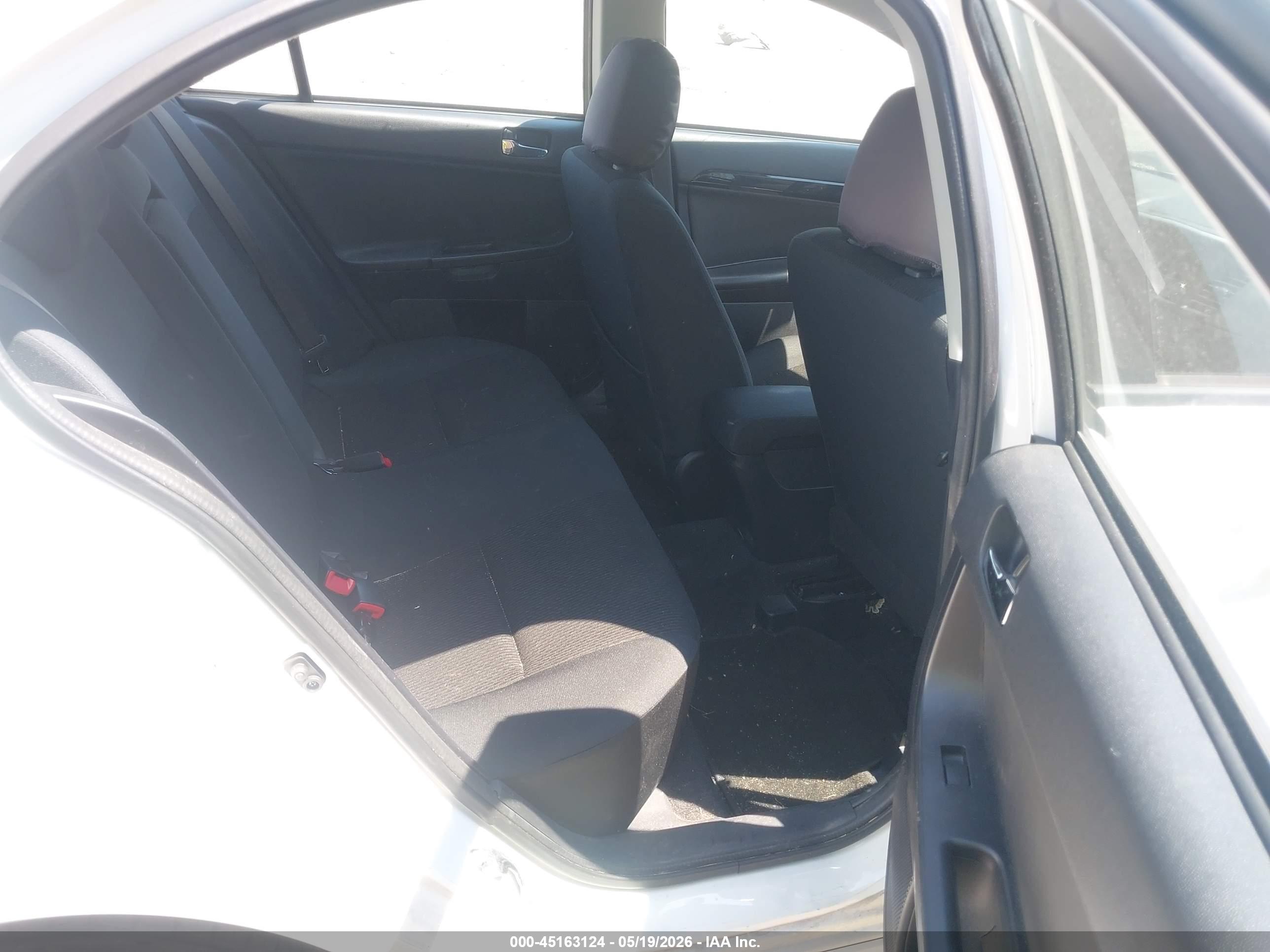 MITSUBISHI LANCER image 8