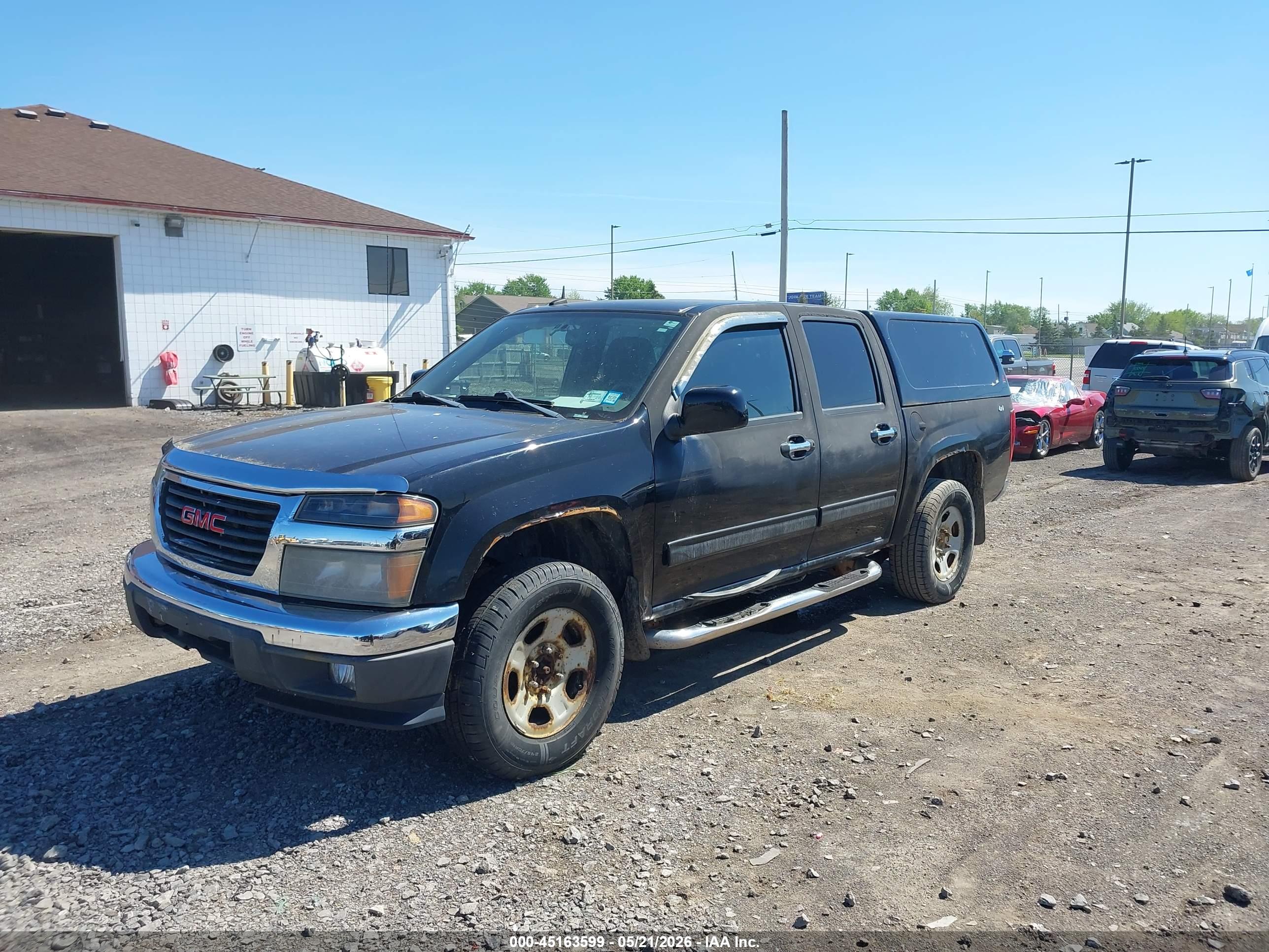 GMC CANYON image 2