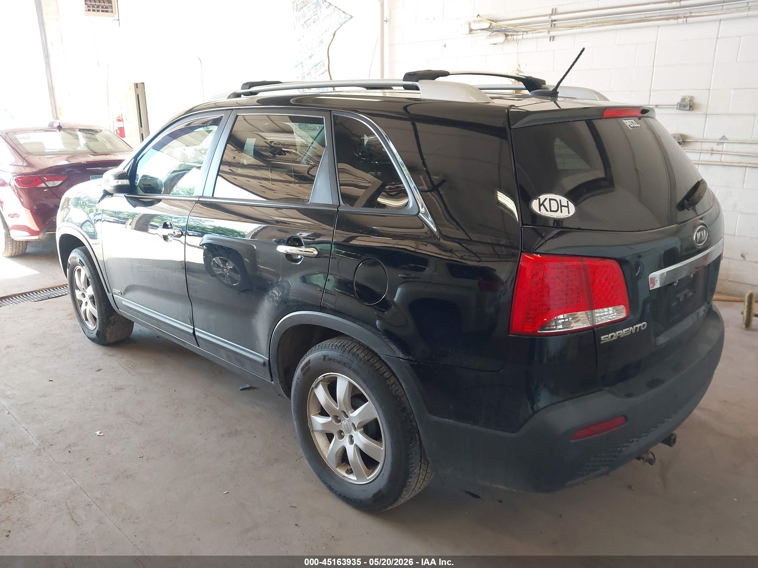 KIA SORENTO image 3