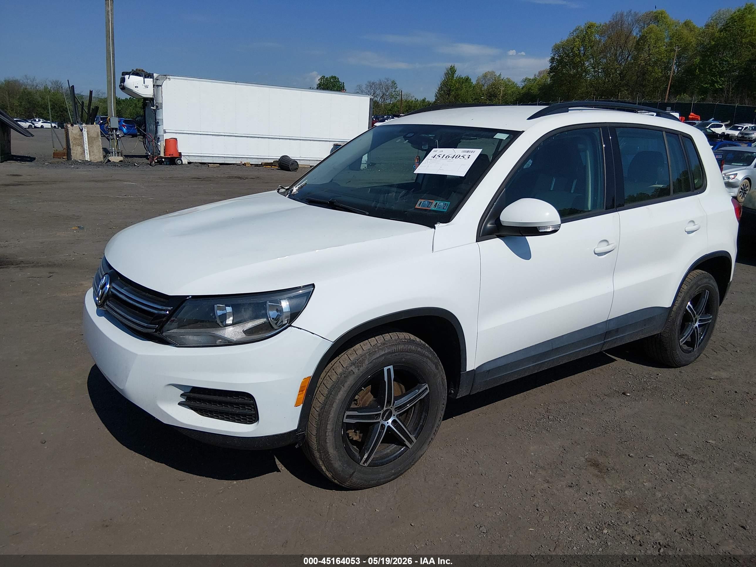 VOLKSWAGEN TIGUAN image 2