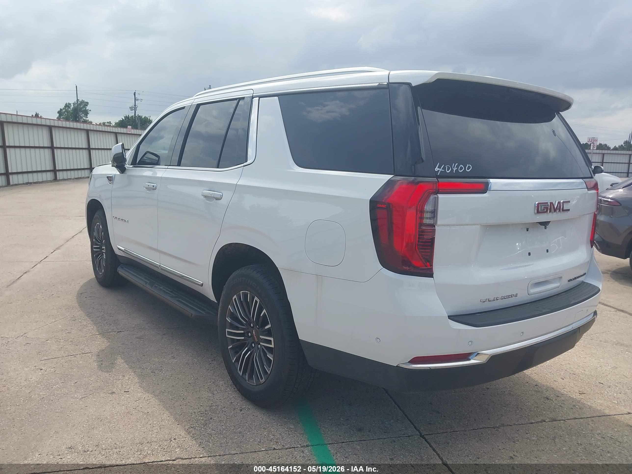 GMC YUKON image 3