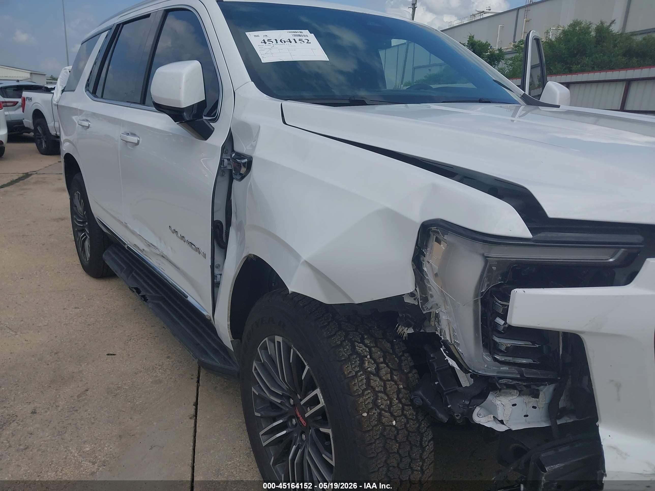 GMC YUKON image 6