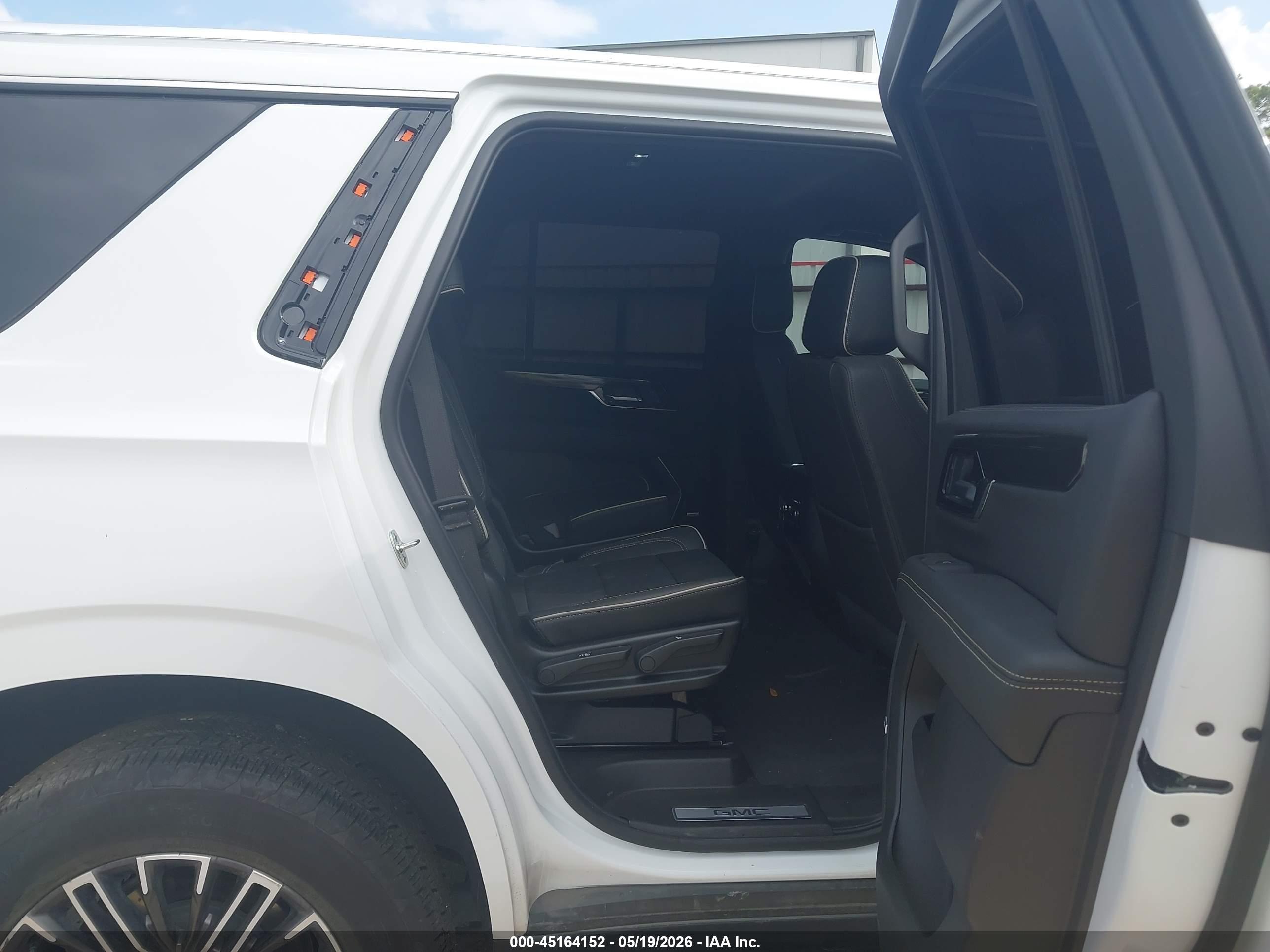 GMC YUKON image 8