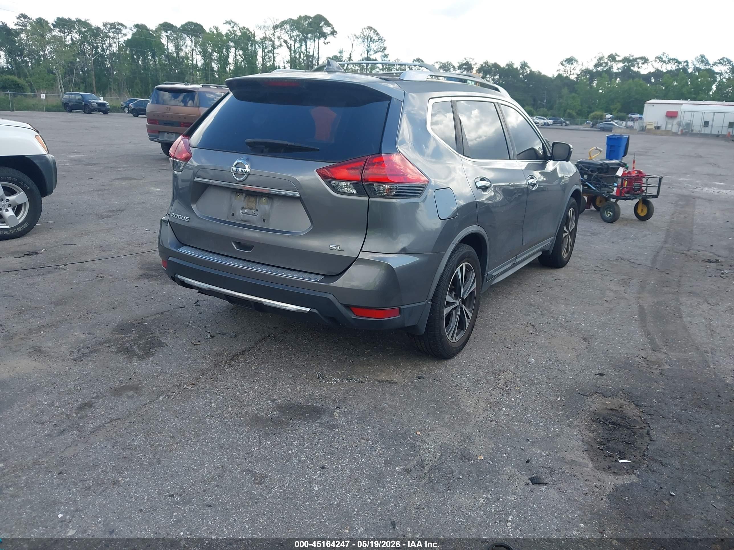 NISSAN ROGUE image 4