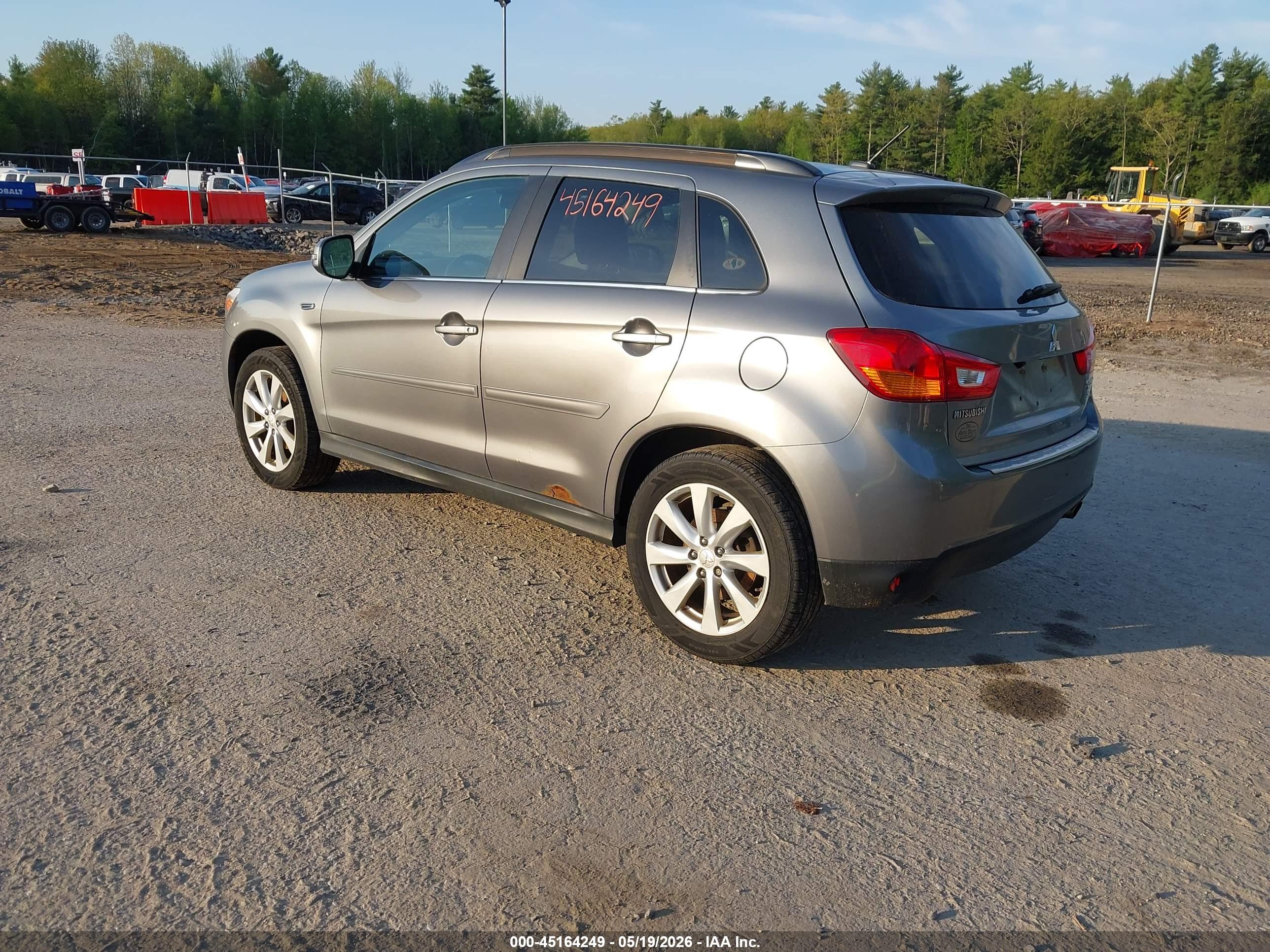 MITSUBISHI OUTLANDER image 3