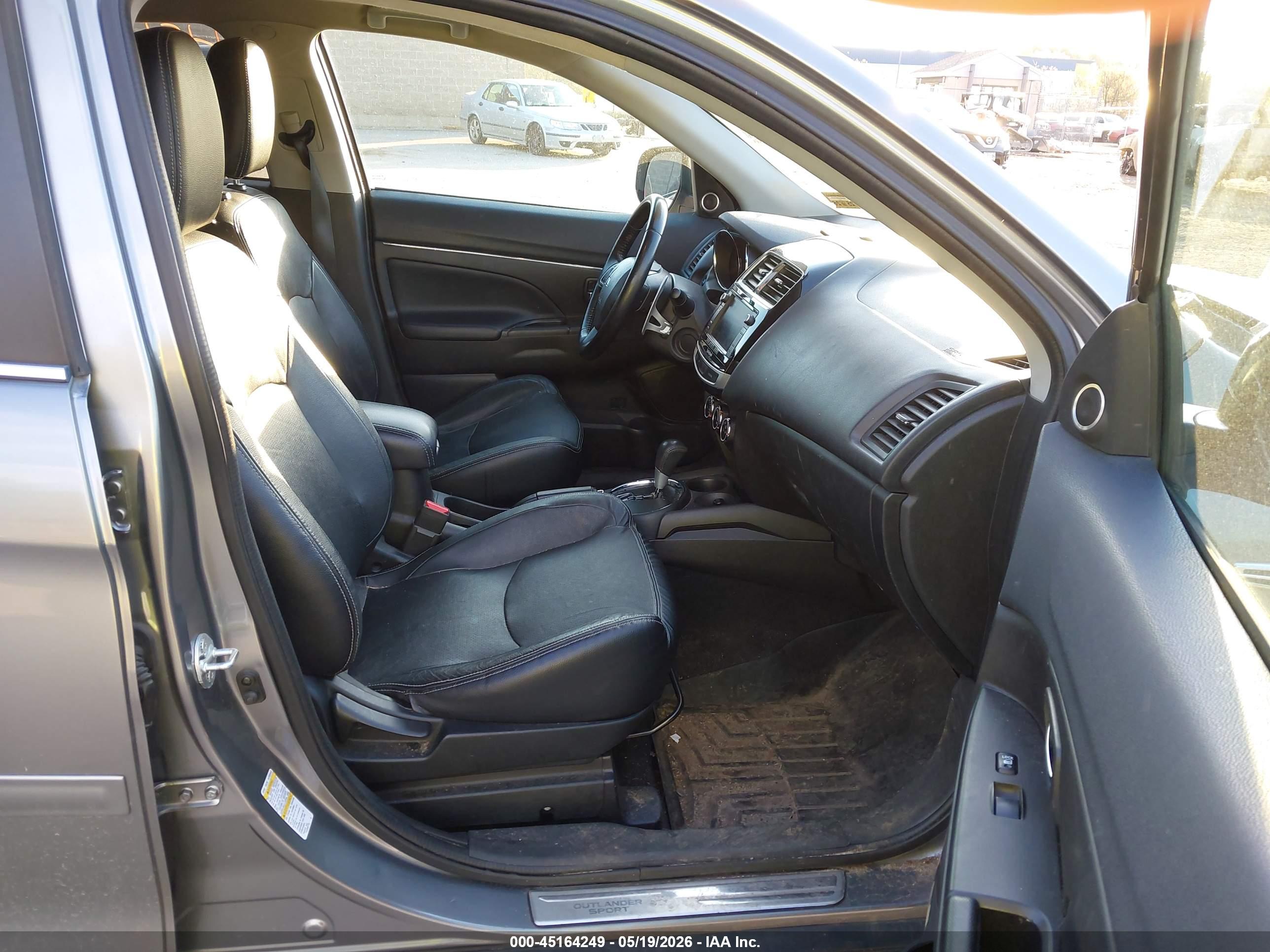 MITSUBISHI OUTLANDER image 5