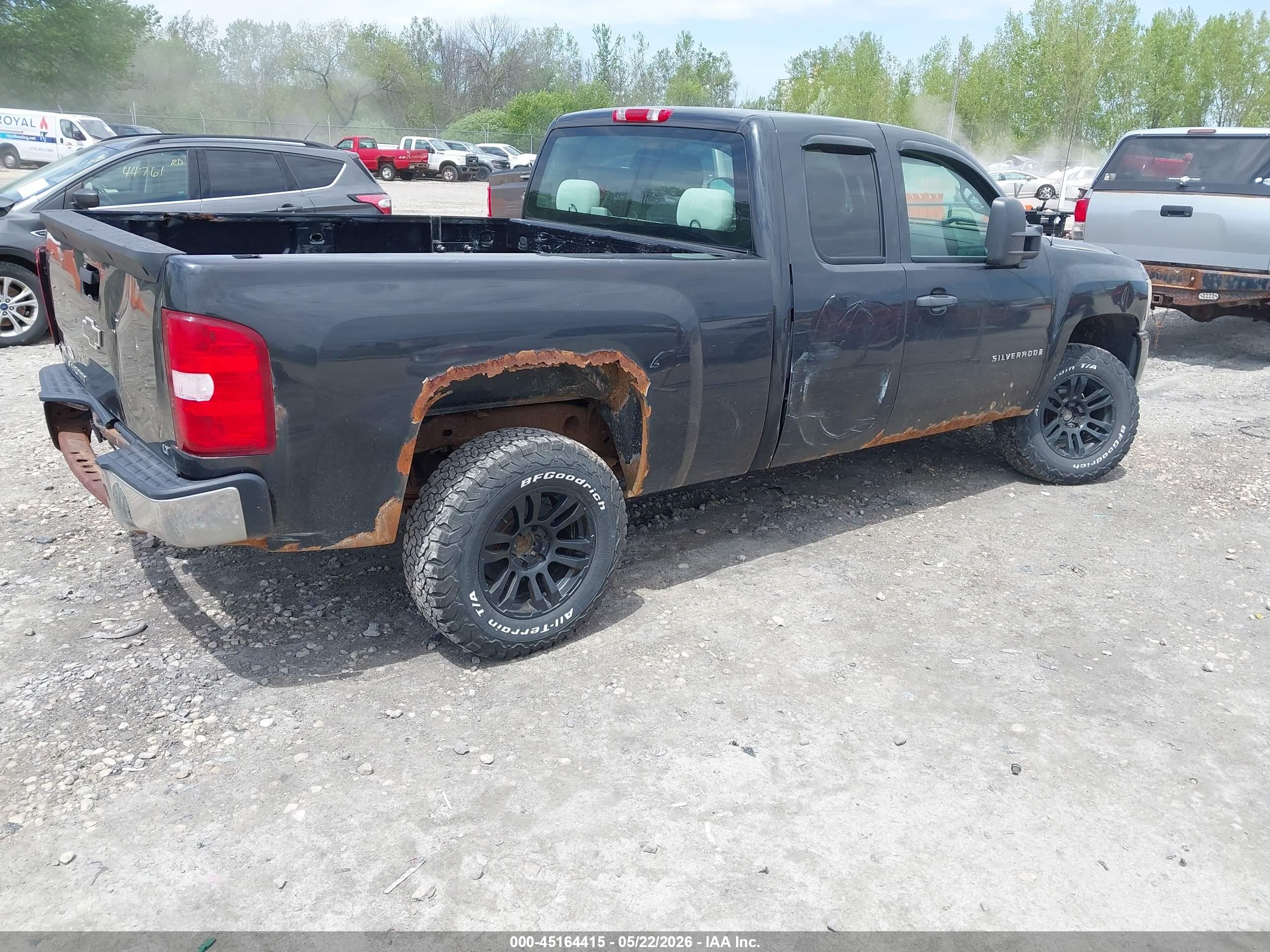 CHEVROLET SILVERADO image 4