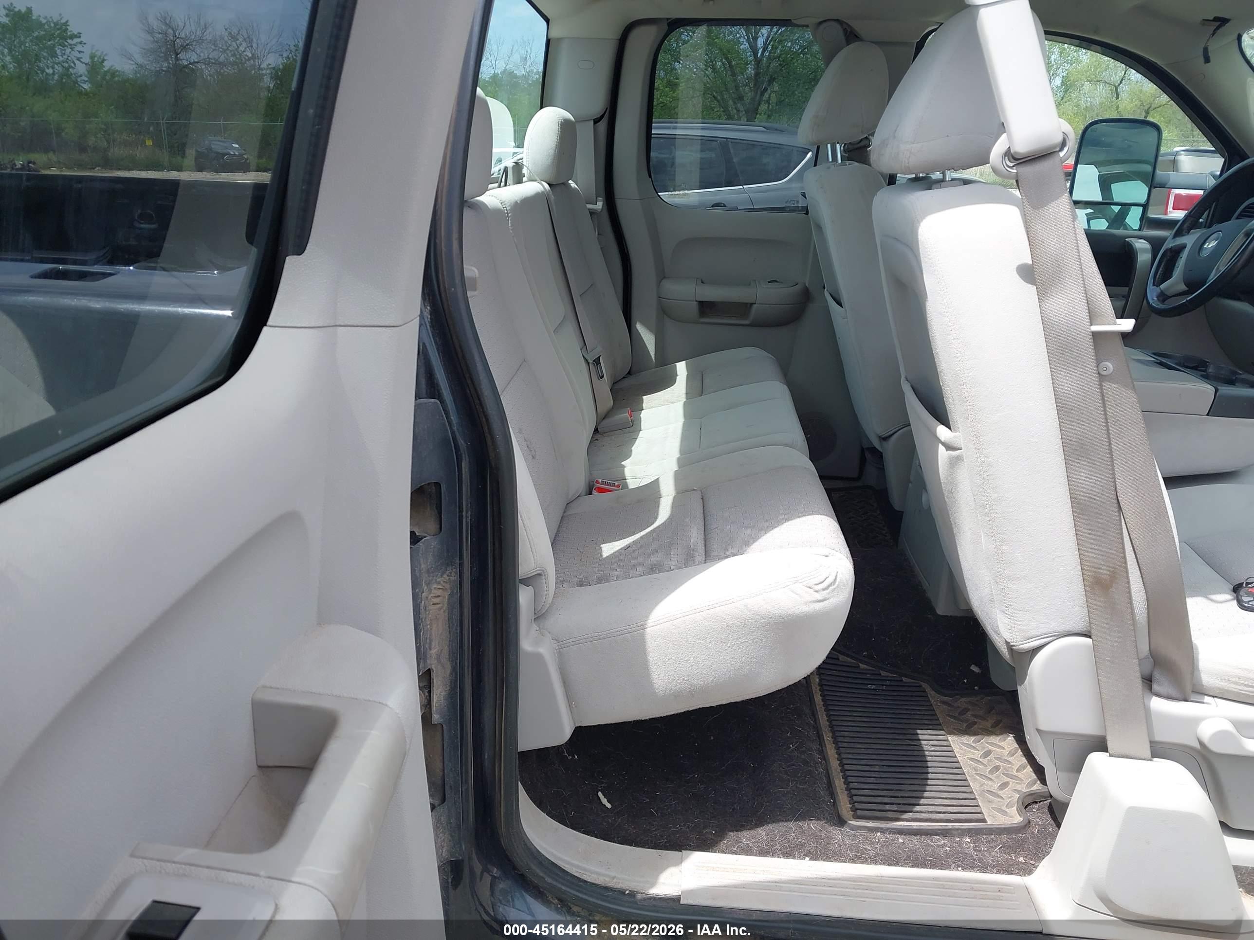 CHEVROLET SILVERADO image 8