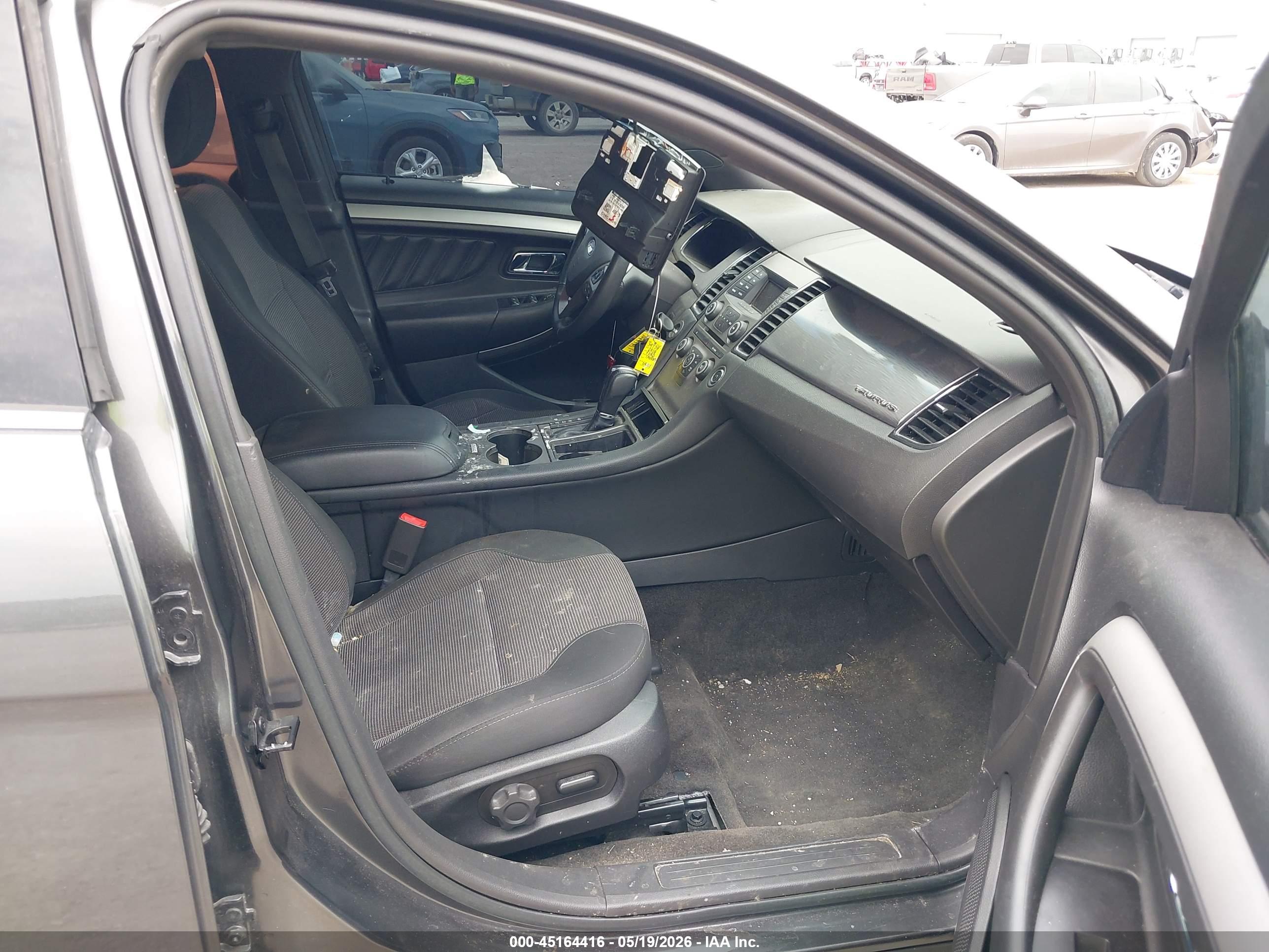FORD TAURUS image 5