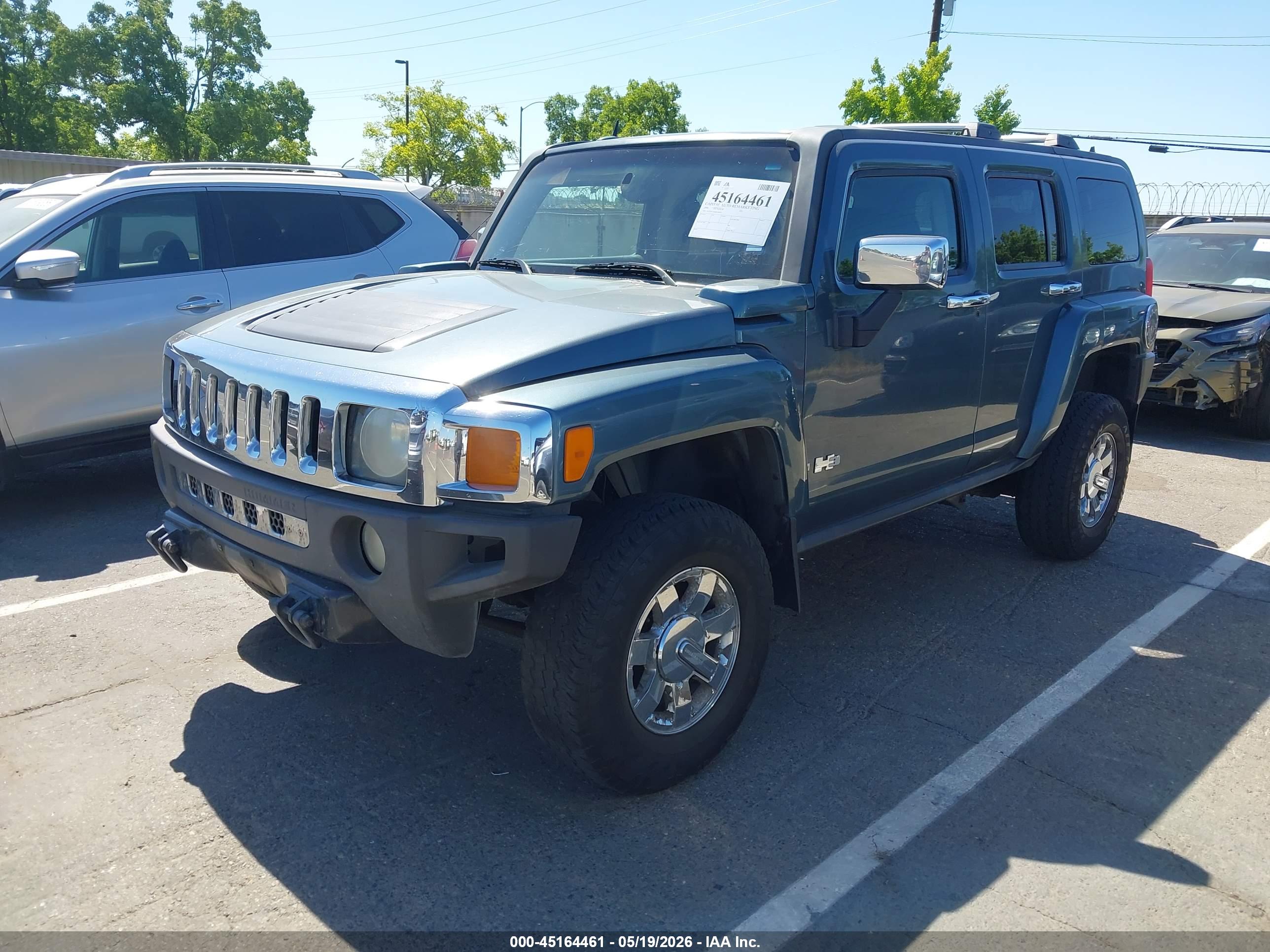 HUMMER H3 image 2