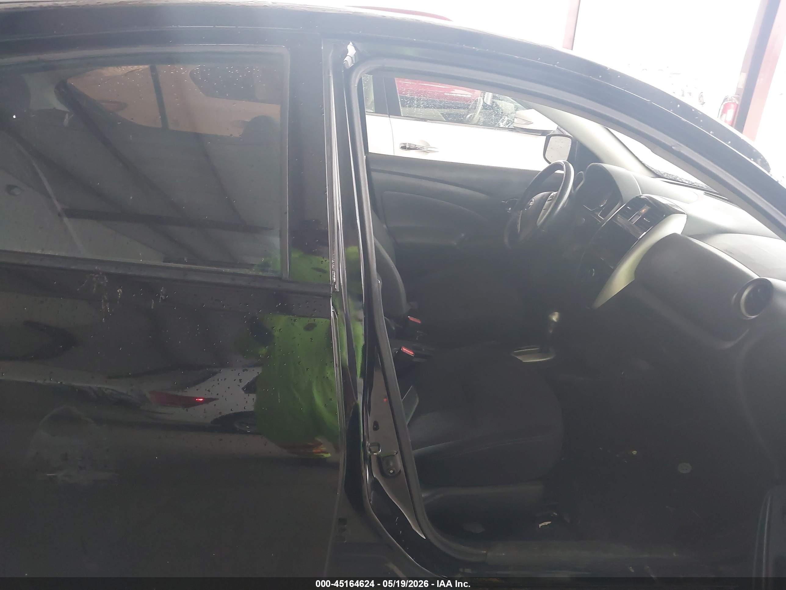 NISSAN VERSA image 5
