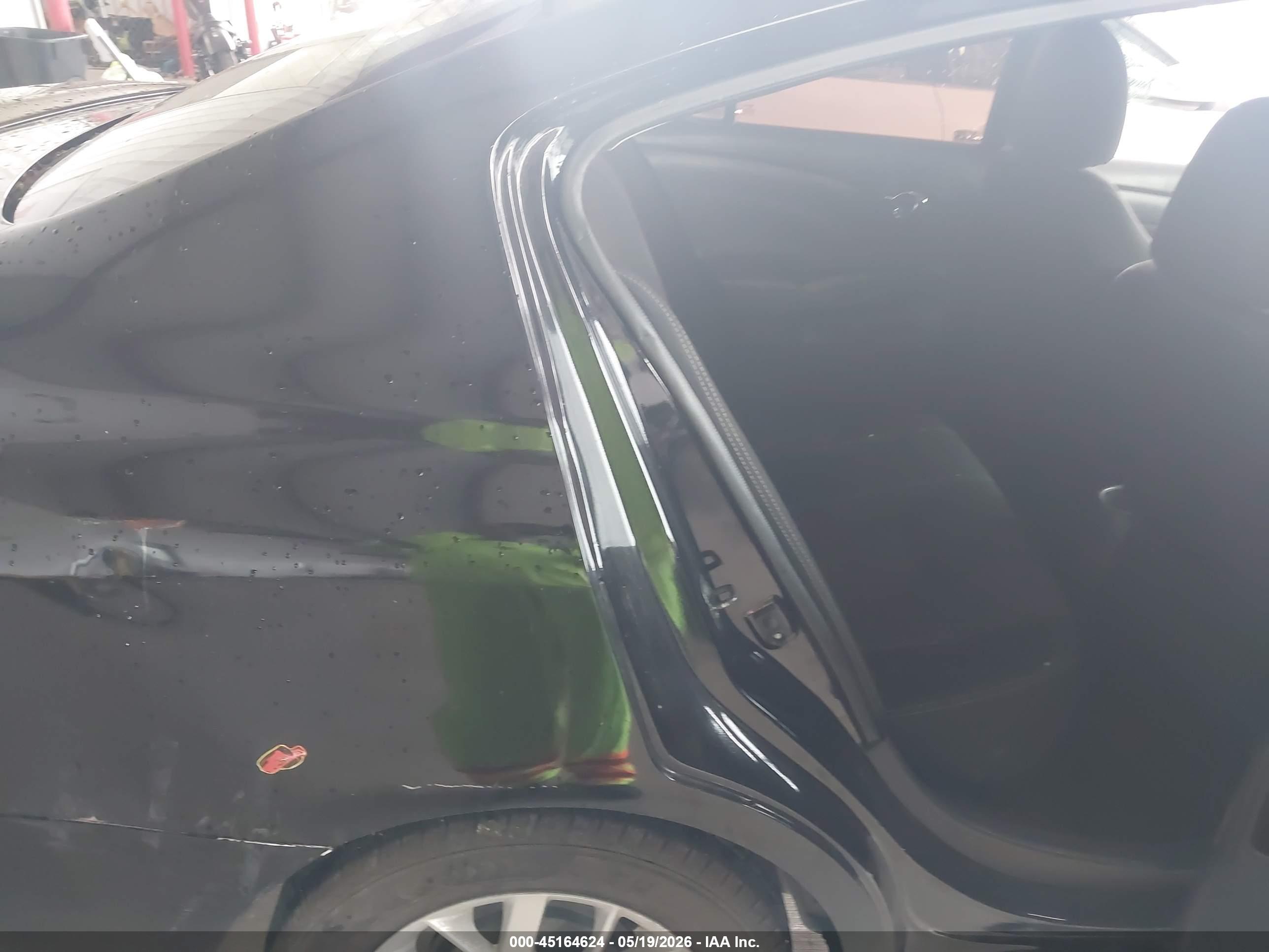 NISSAN VERSA image 8