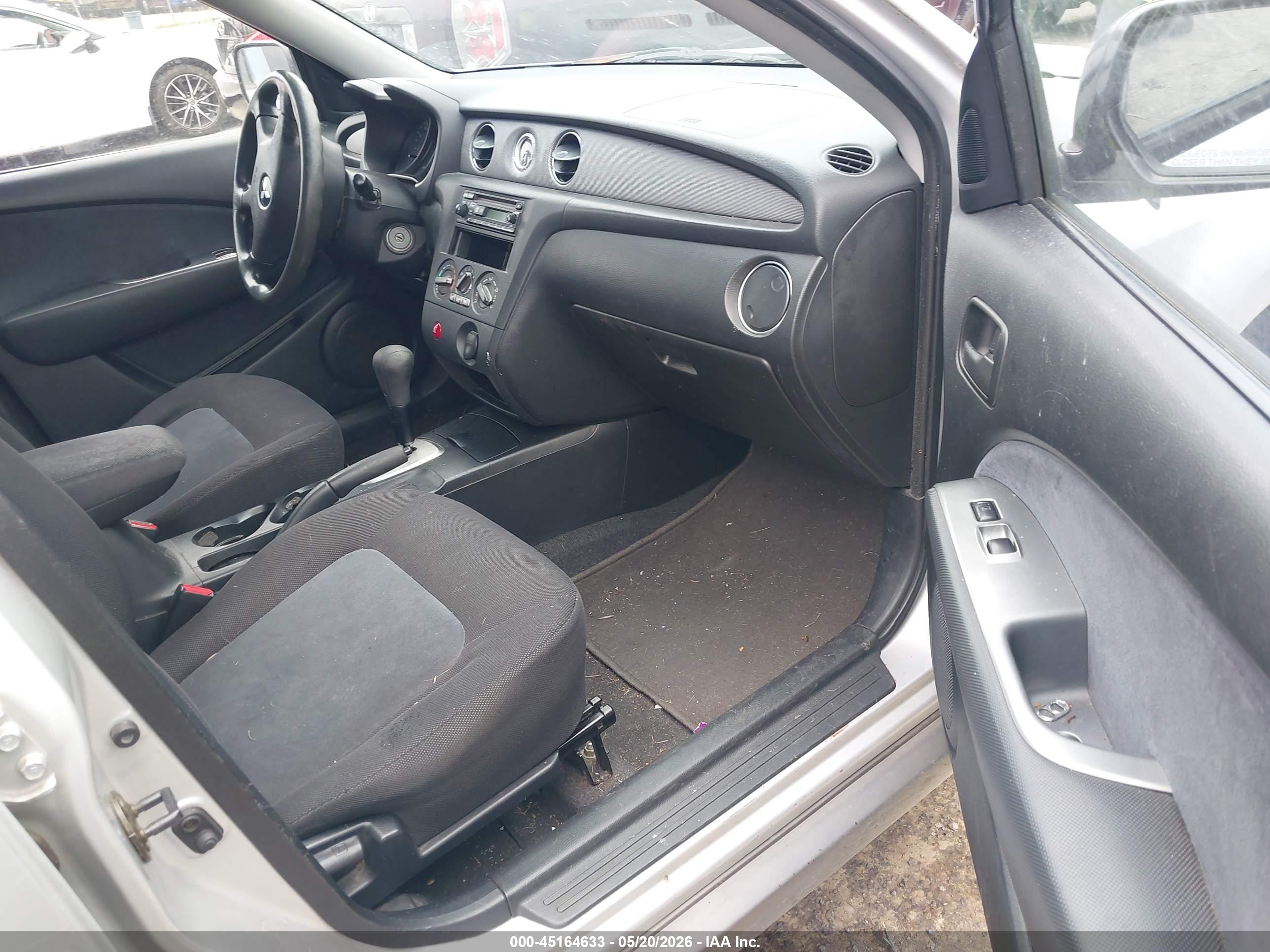 MITSUBISHI OUTLANDER image 5