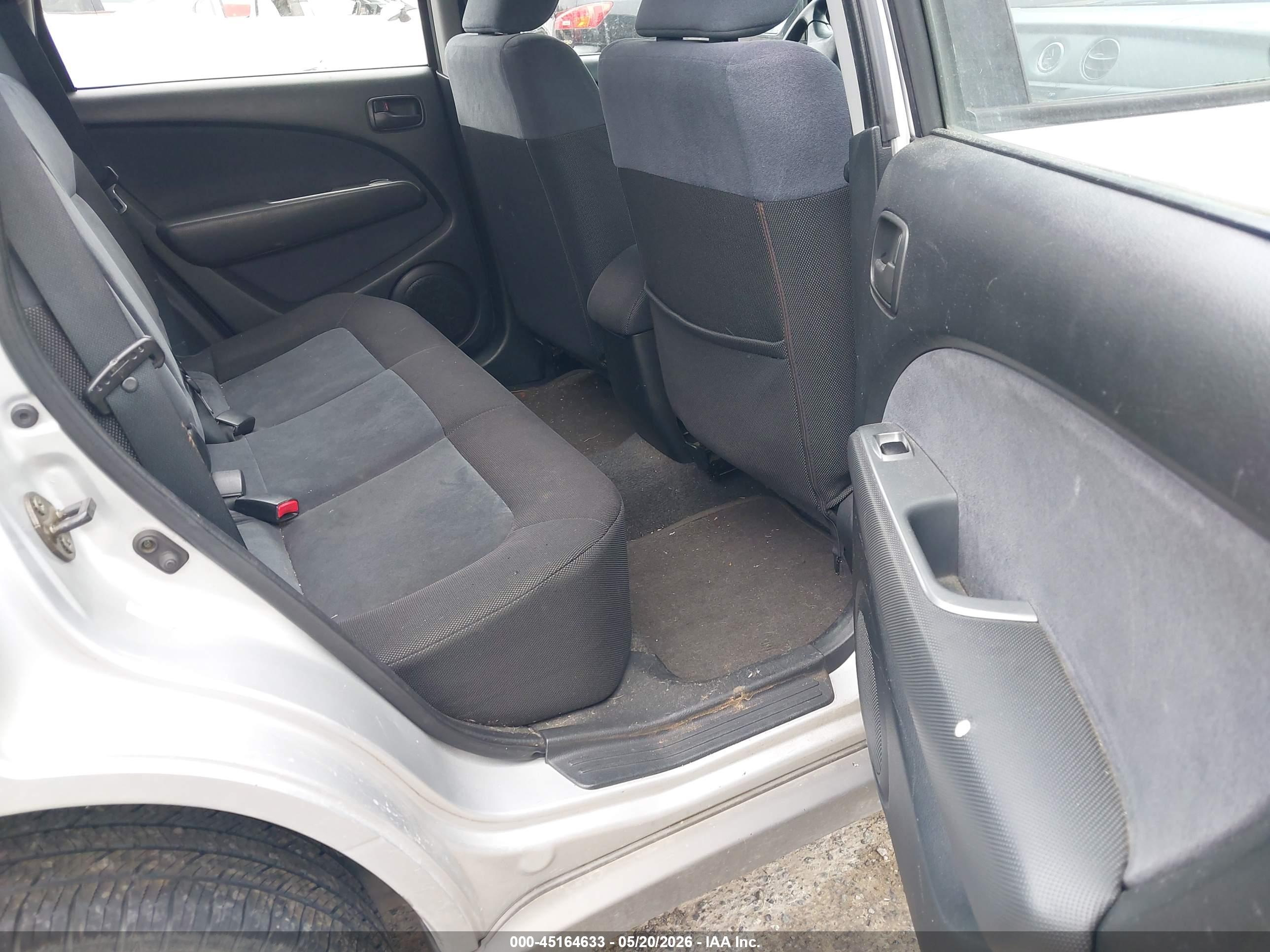 MITSUBISHI OUTLANDER image 8