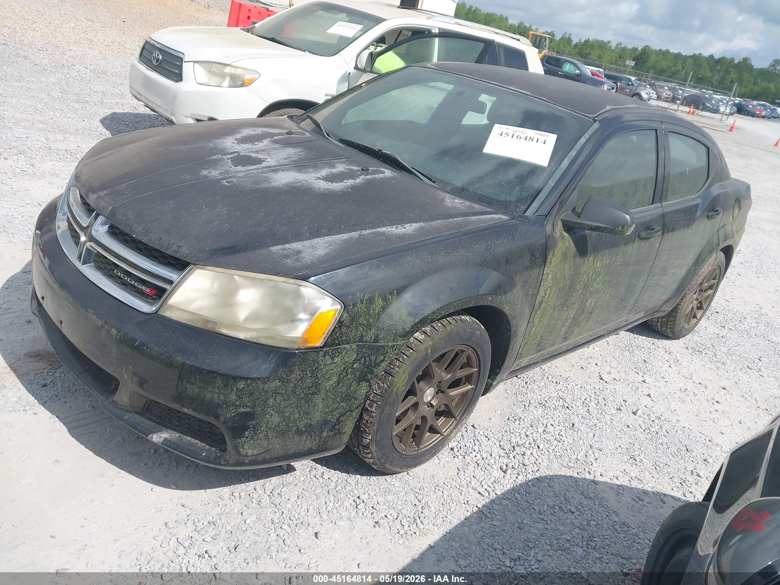 DODGE AVENGER image 2