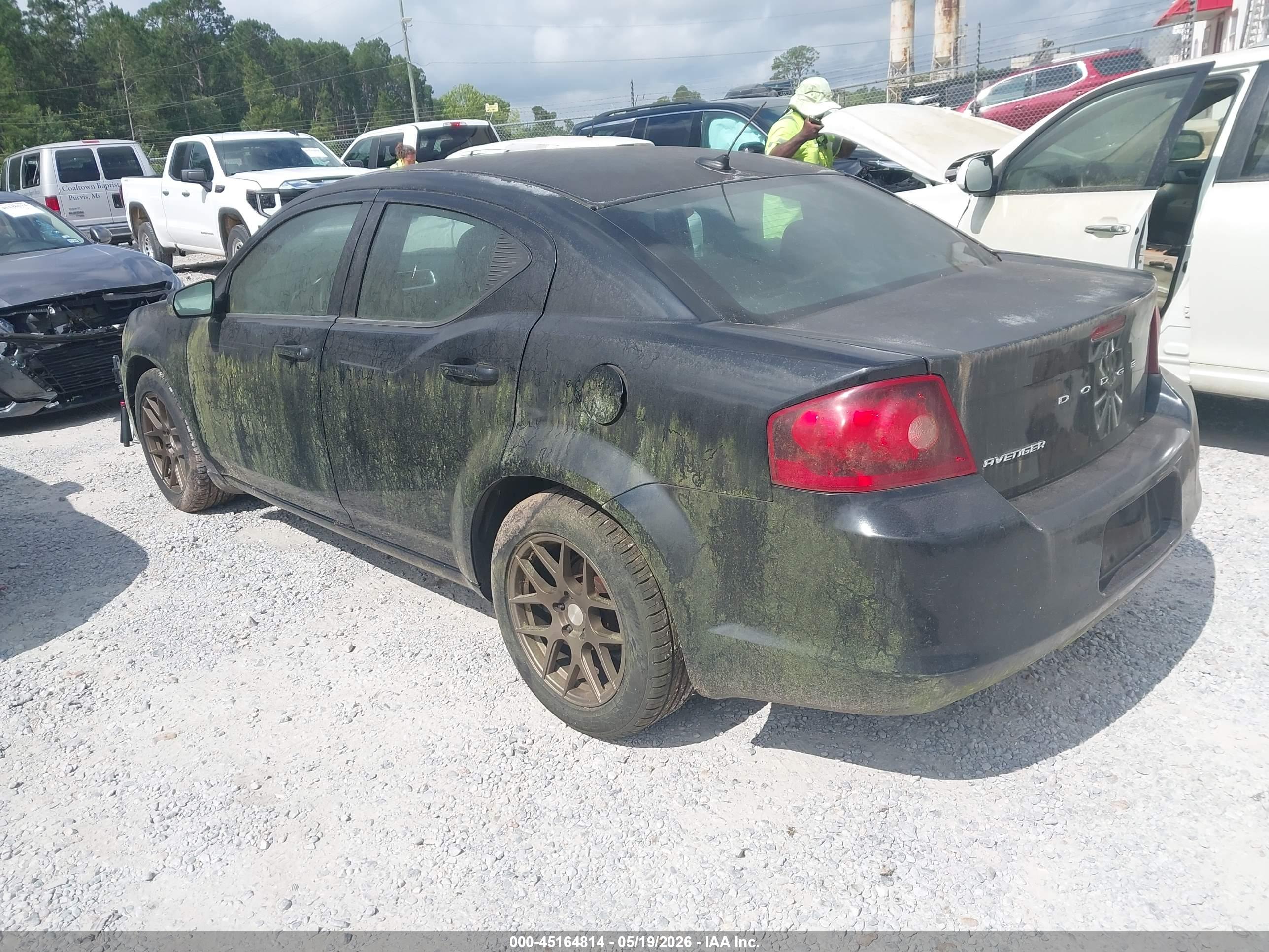 DODGE AVENGER image 3