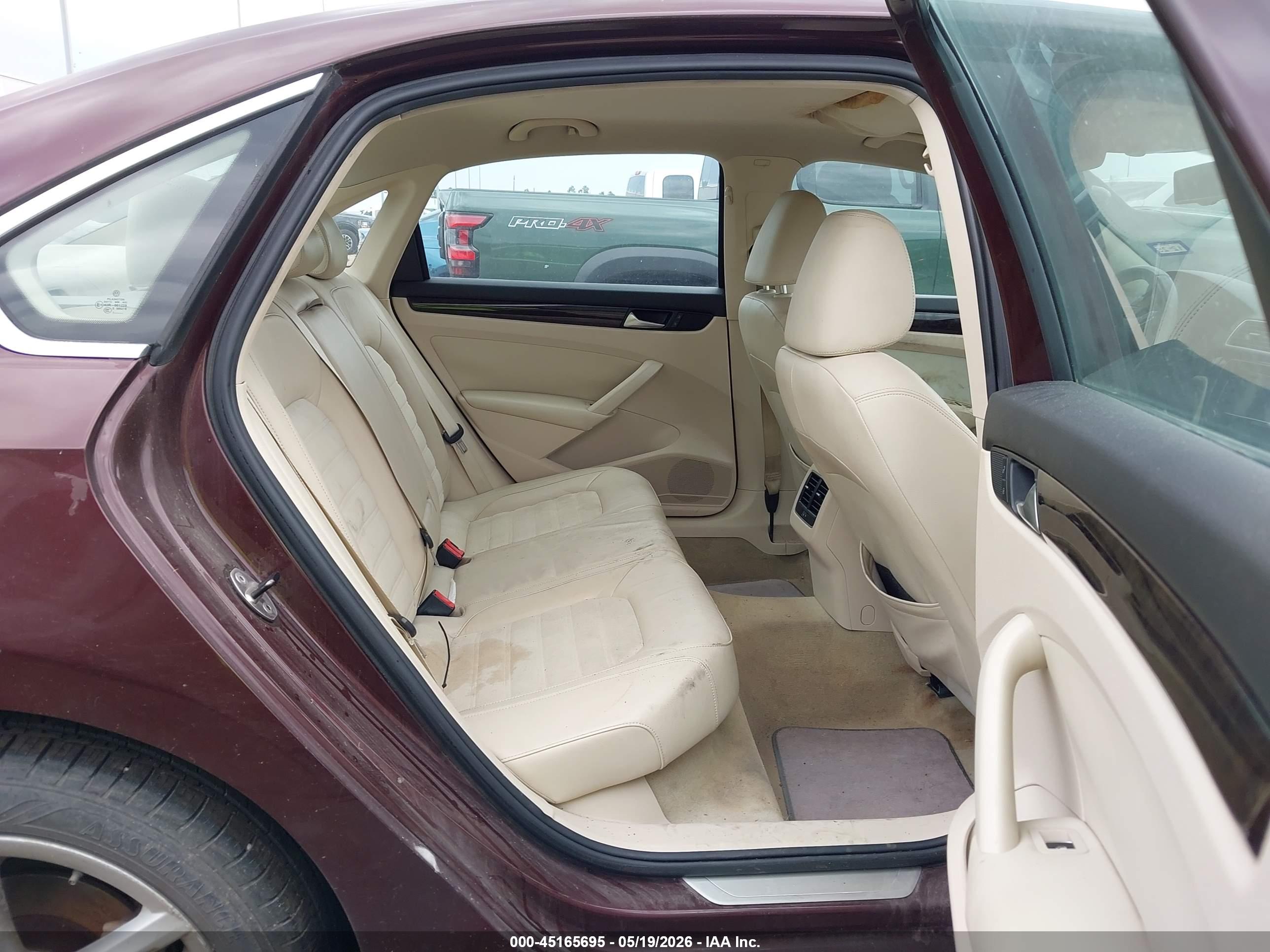 VOLKSWAGEN PASSAT image 8
