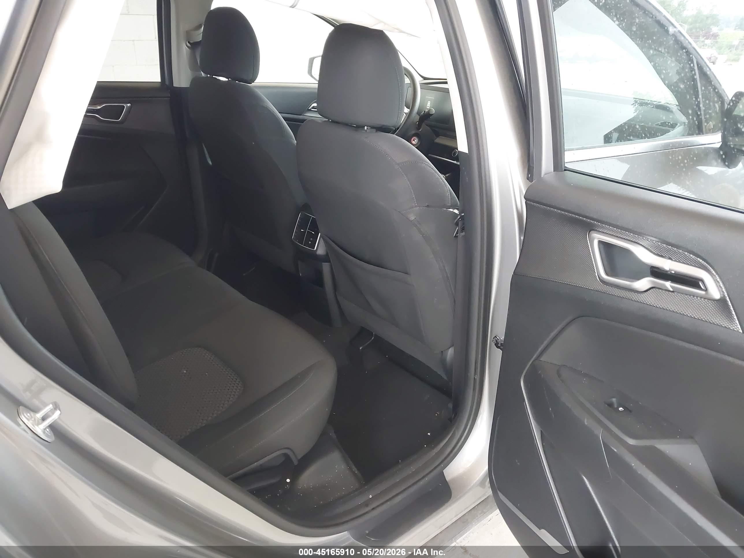 KIA SPORTAGE image 8