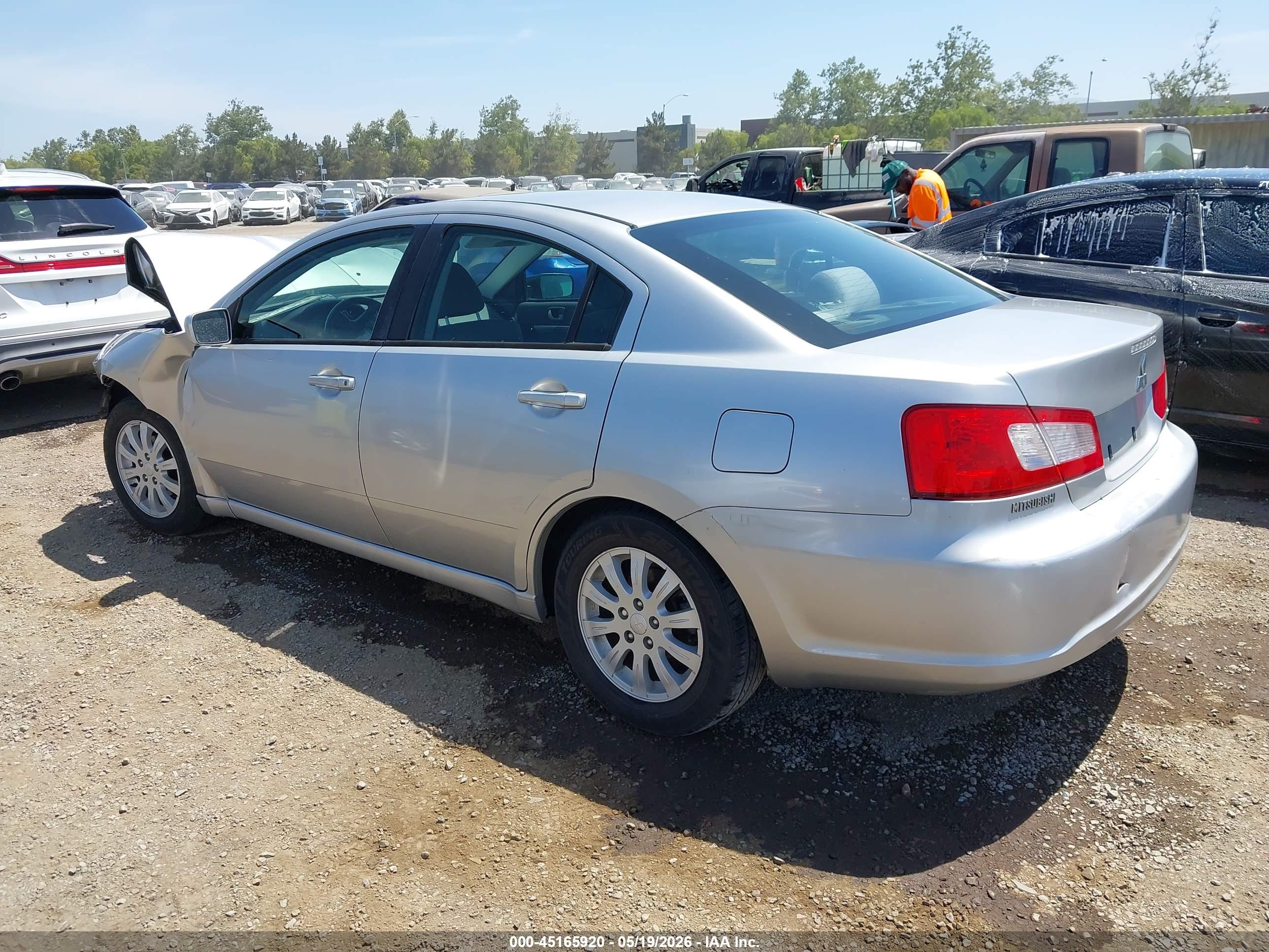 MITSUBISHI GALANT image 3