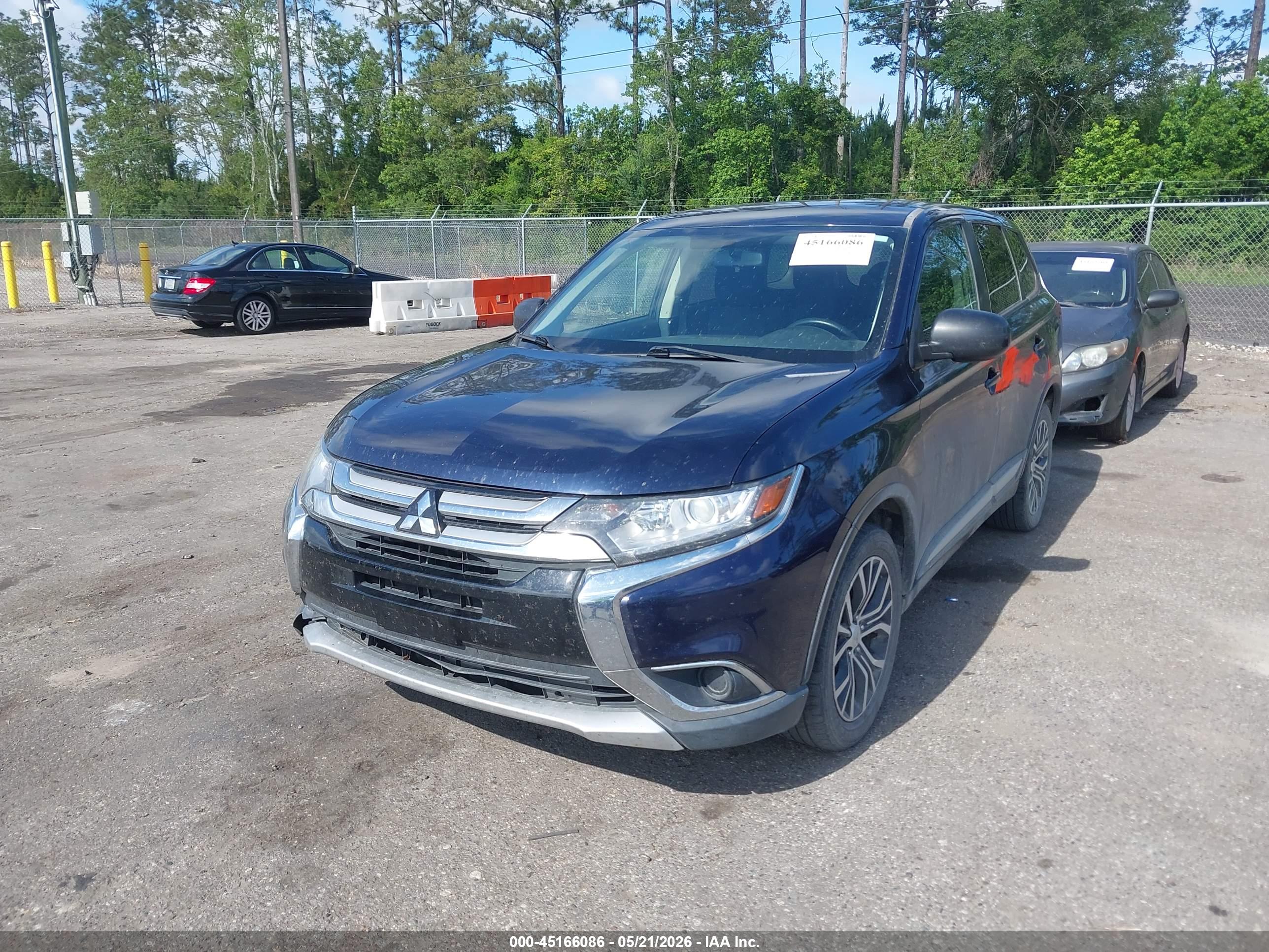 MITSUBISHI OUTLANDER image 2