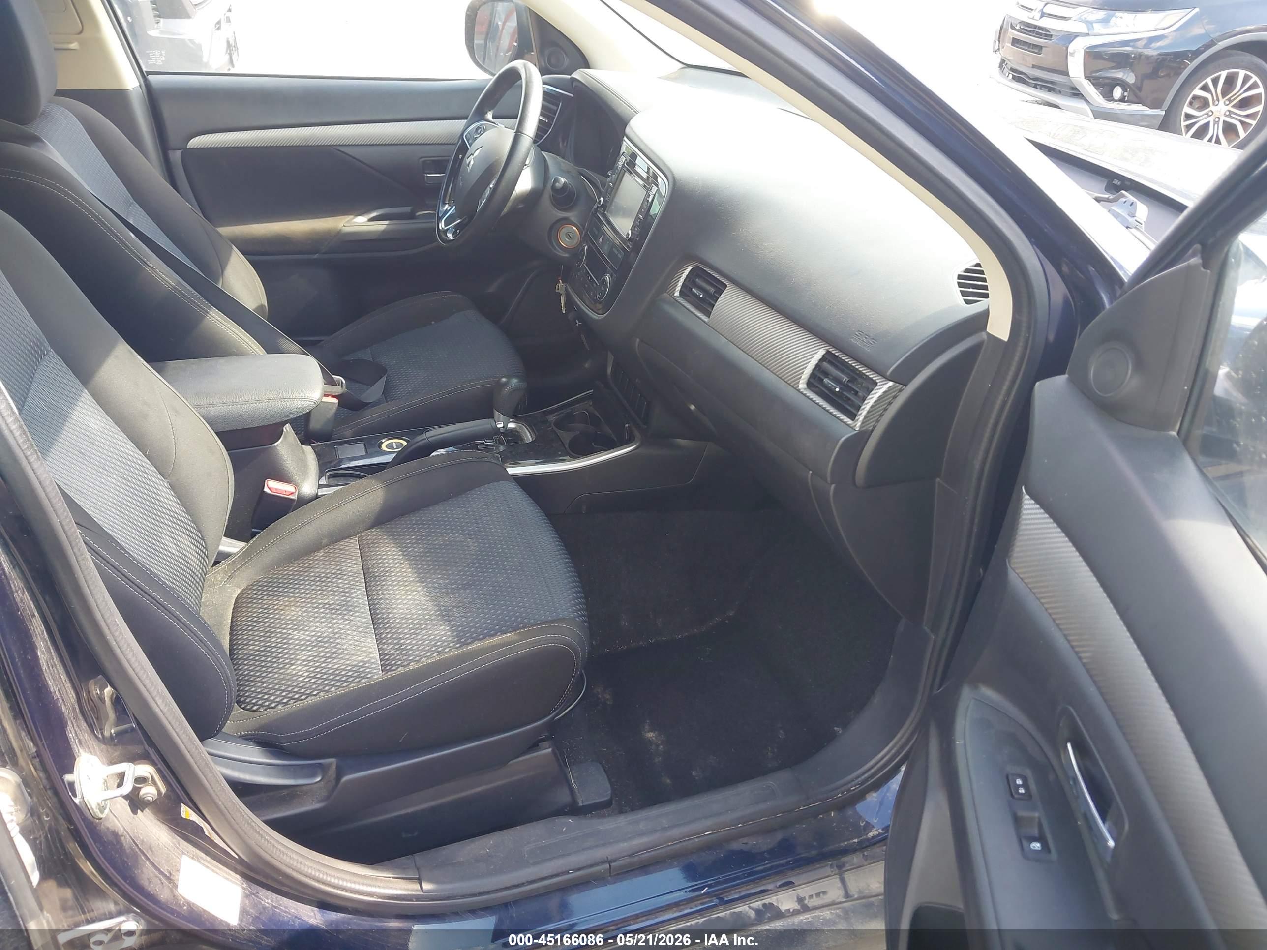 MITSUBISHI OUTLANDER image 5