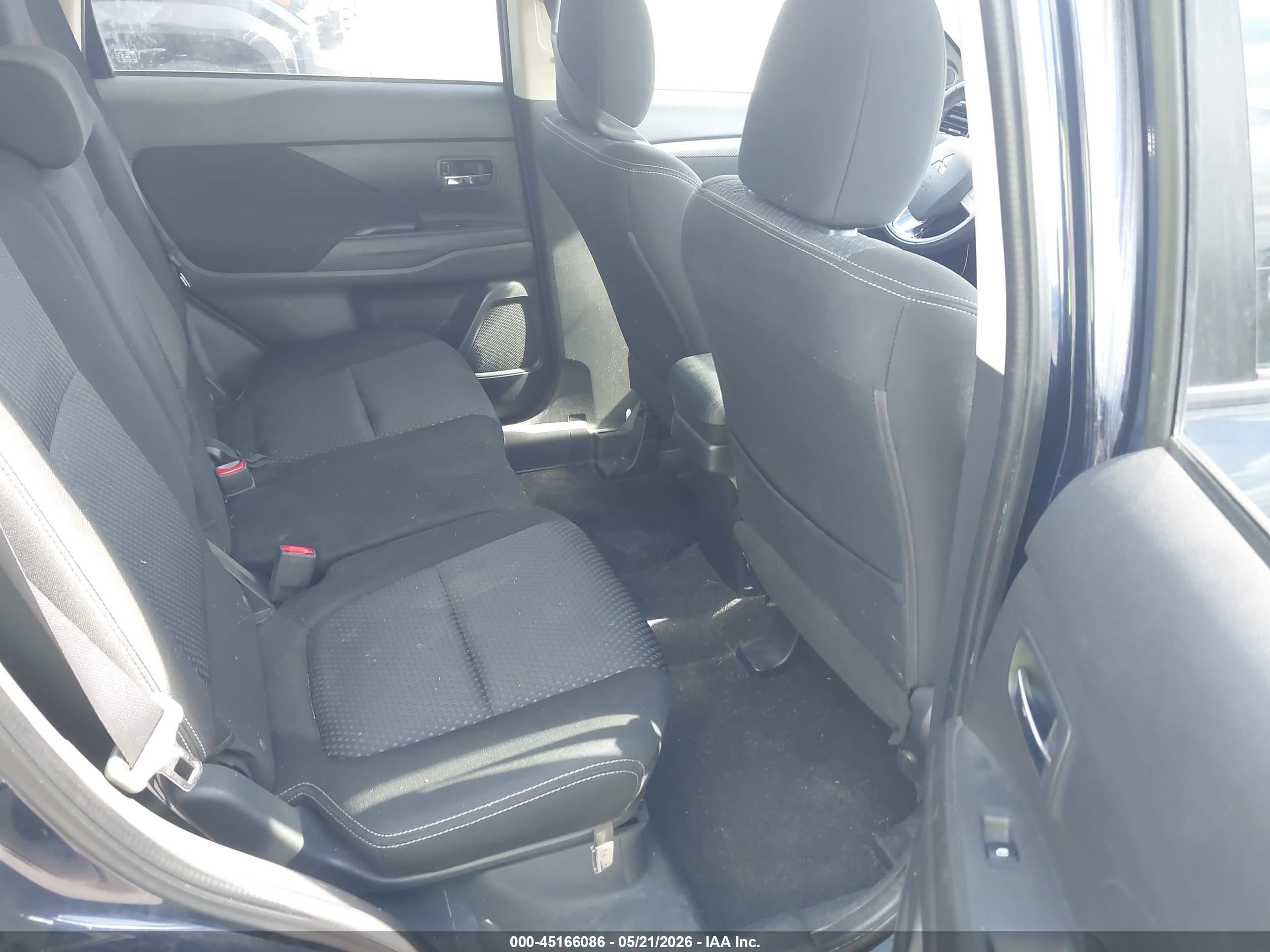 MITSUBISHI OUTLANDER image 8