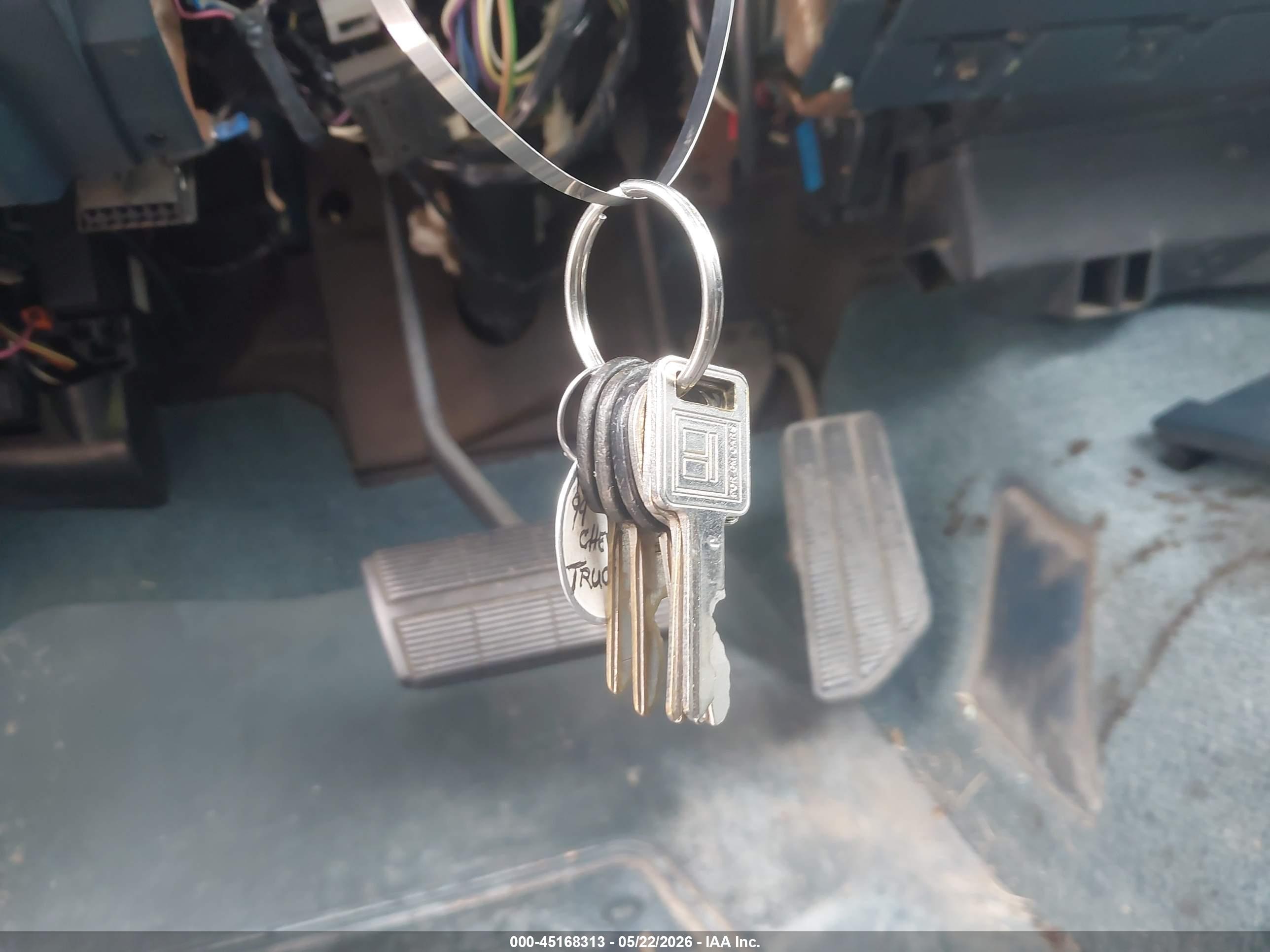 CHEVROLET GMT-400 image 11
