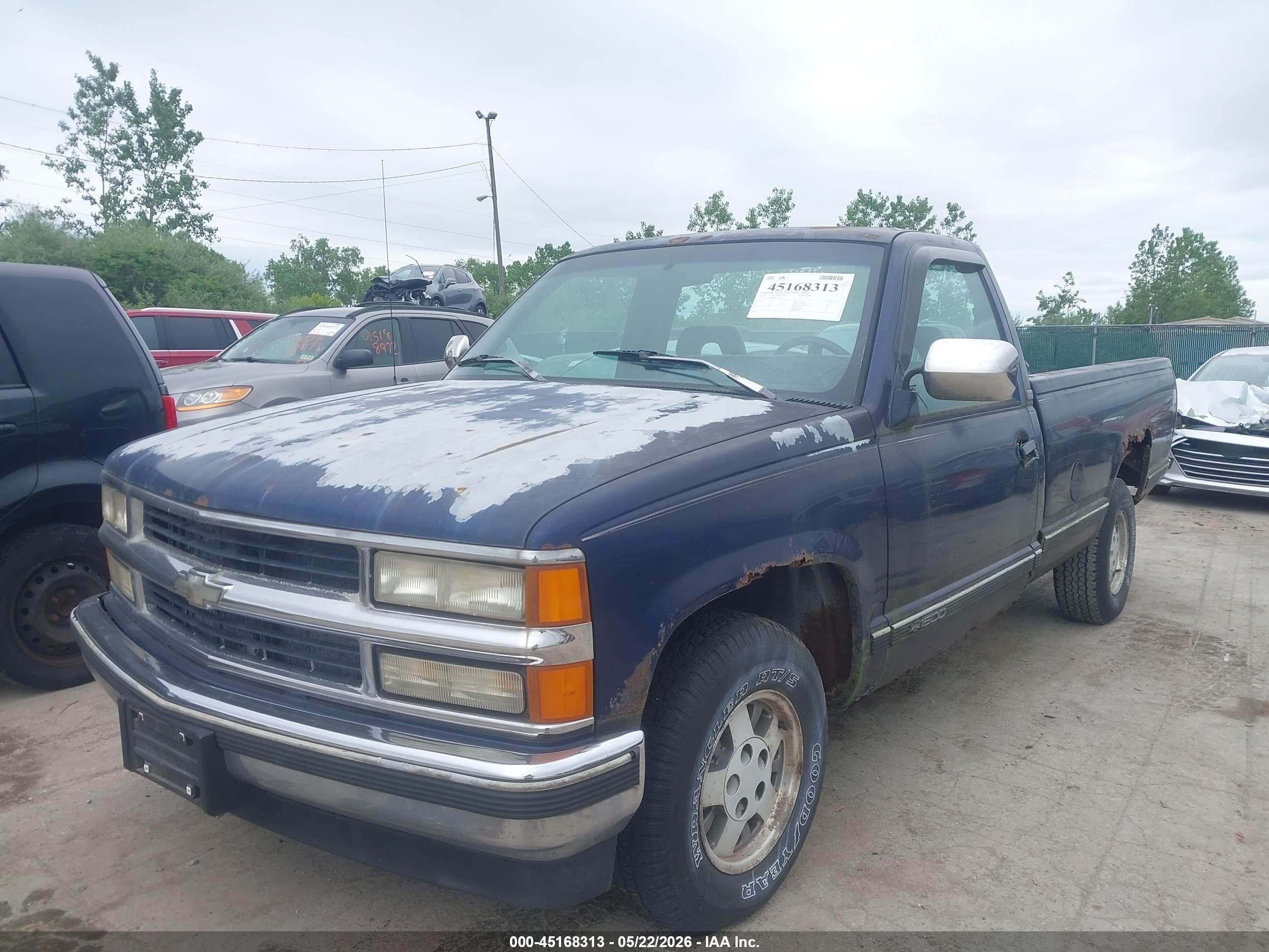 CHEVROLET GMT-400 image 2