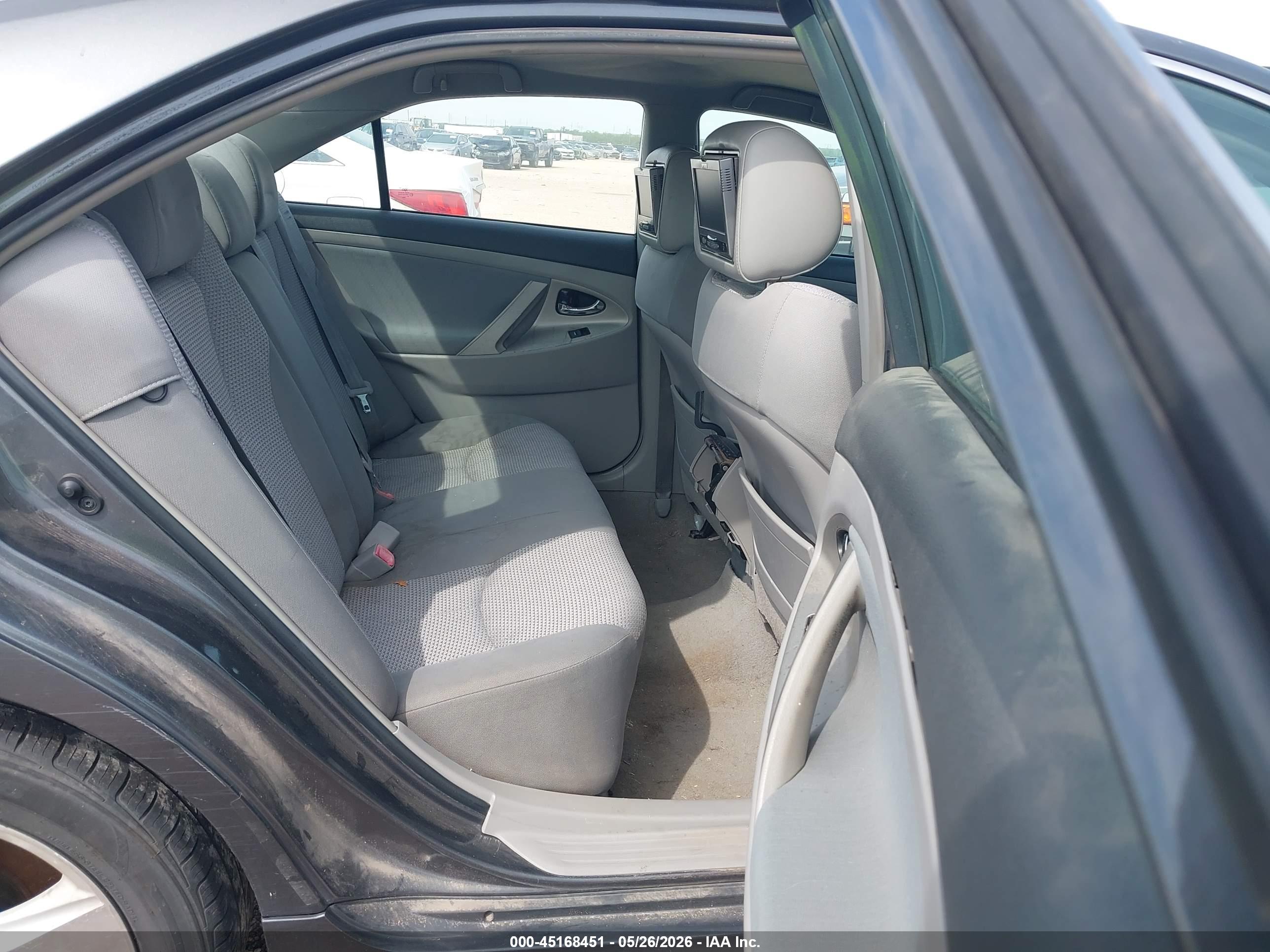 TOYOTA CAMRY image 8